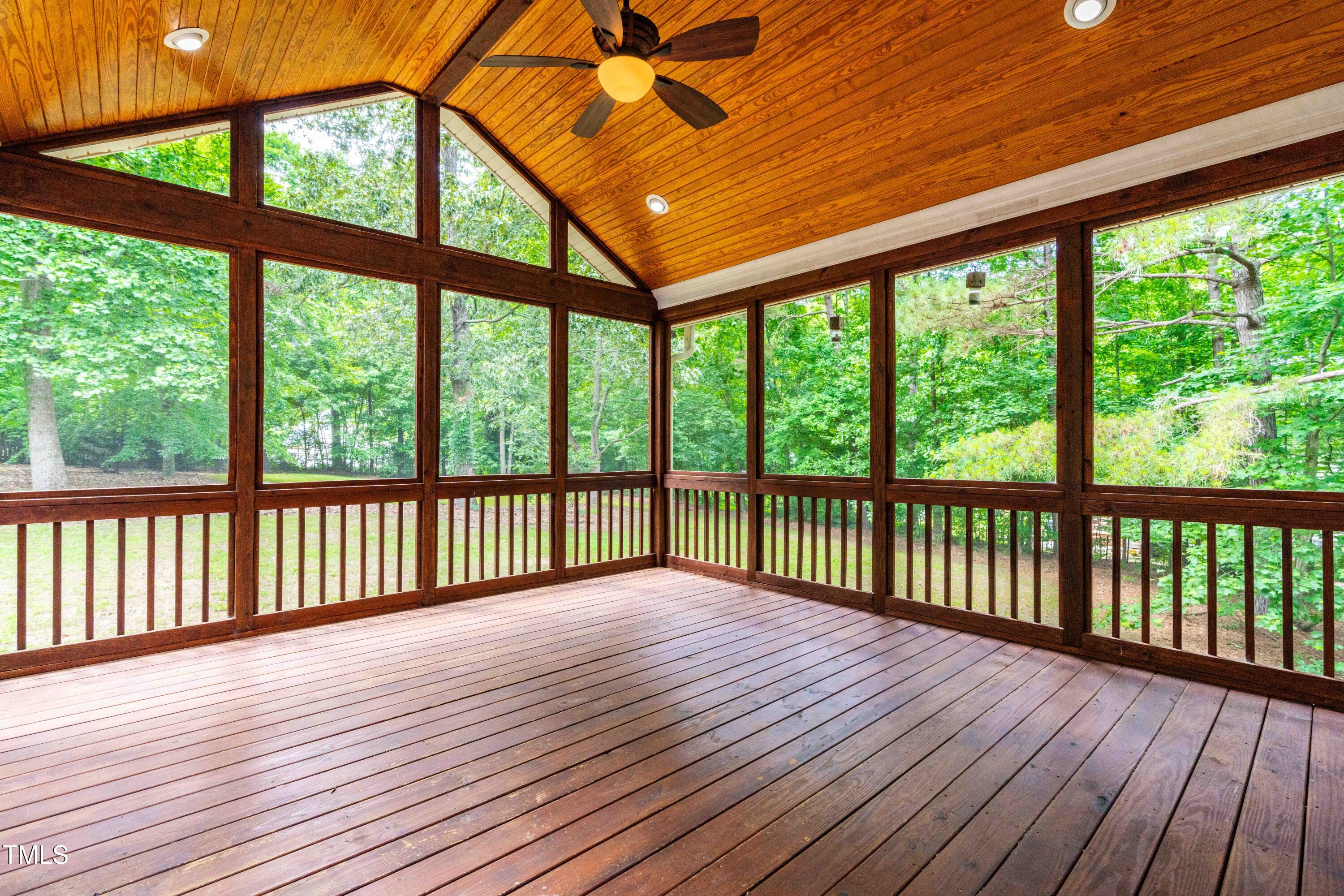1033 Cabin Hill Way