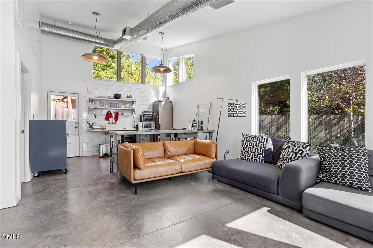 545 E Lenoir Street