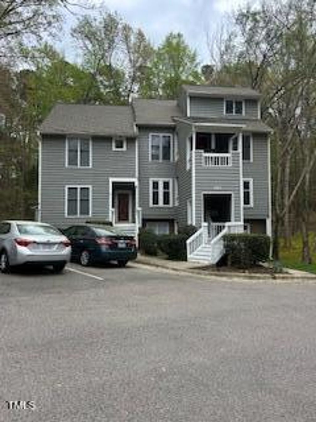 listing image 0