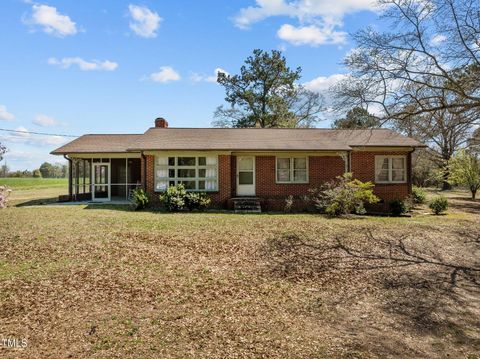 2125 W Academy Street Holly Springs NC 27540
