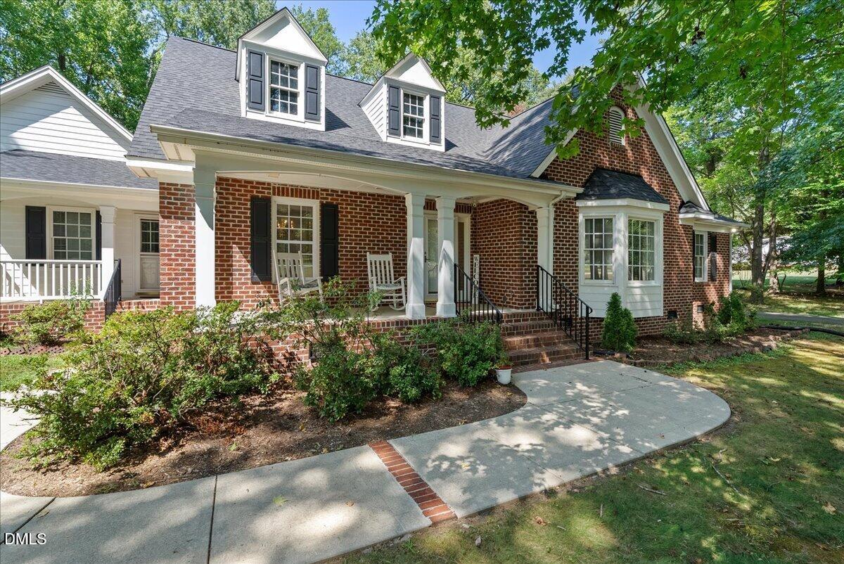 121 Mayfield Place