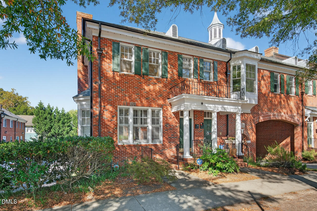 1516 W Markham Avenue