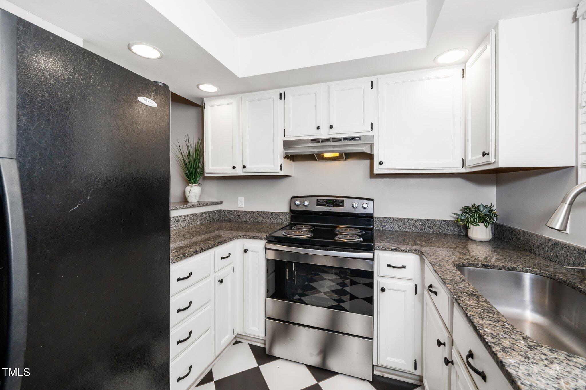 Raleigh, North Carolina 27608, United States, 2 Bedrooms Bedrooms, ,2 BathroomsBathrooms,Residential,Pending,87327