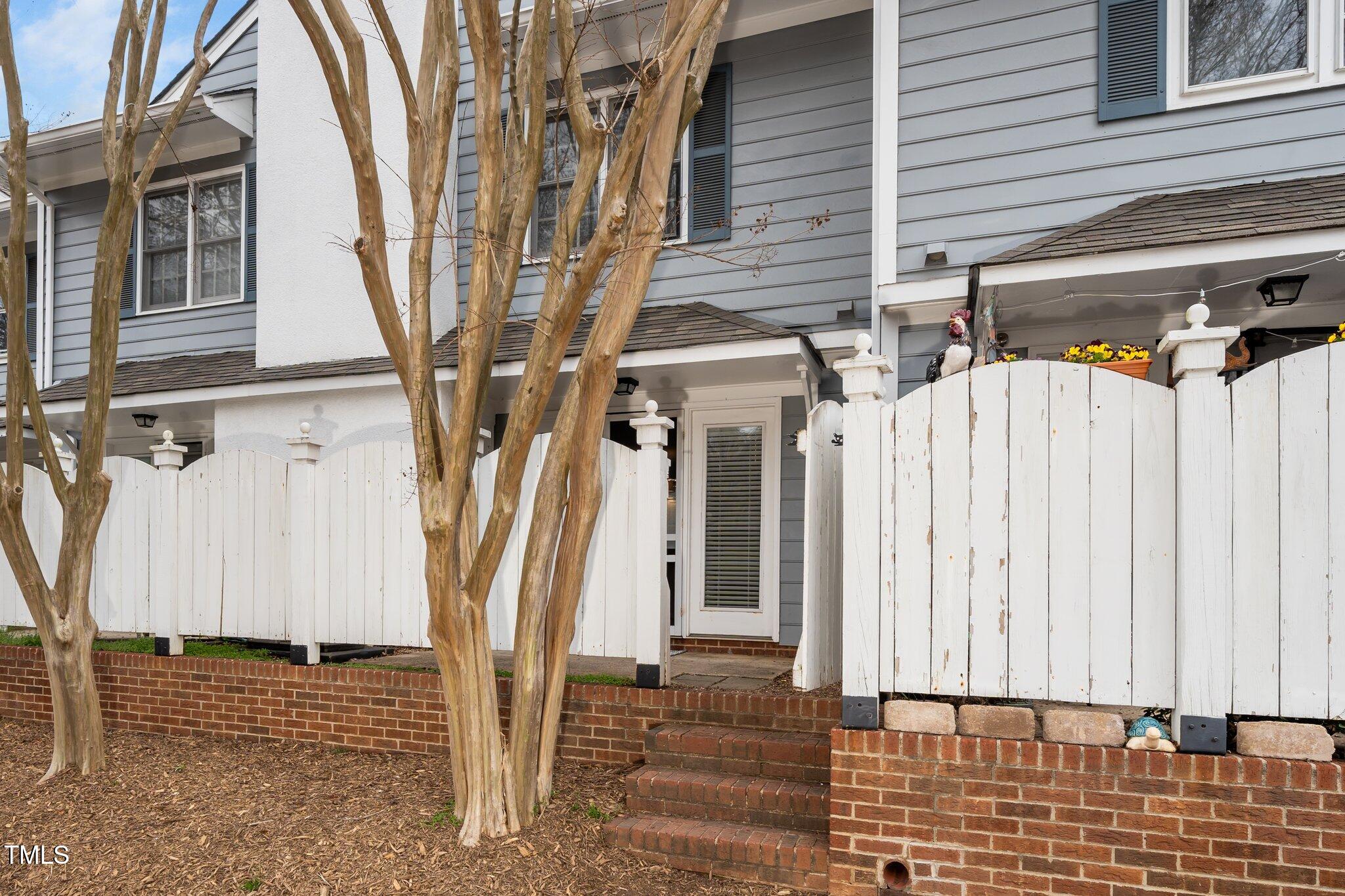 Raleigh, North Carolina 27608, United States, 2 Bedrooms Bedrooms, ,2 BathroomsBathrooms,Residential,Pending,87327