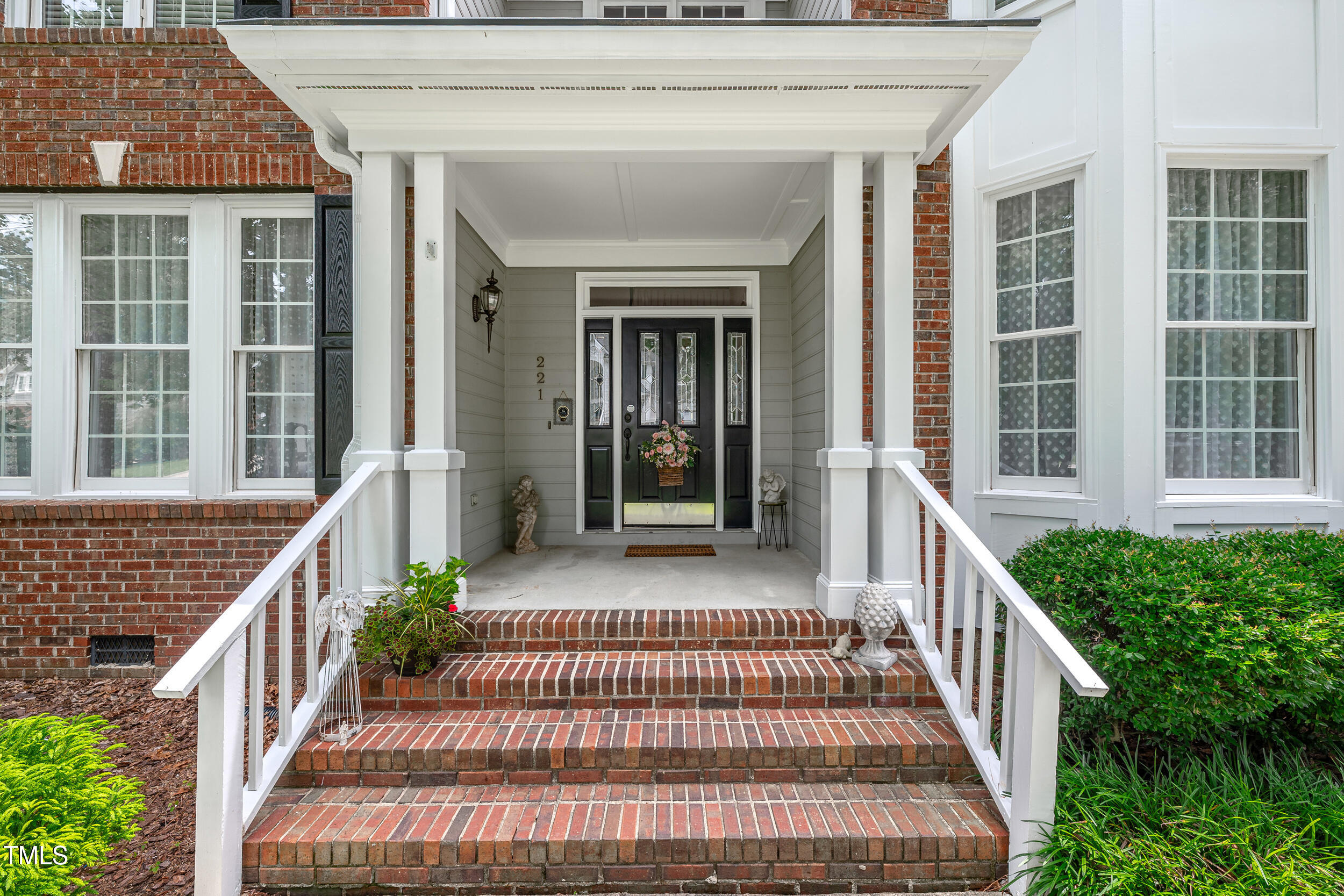 221 Roebling Lane