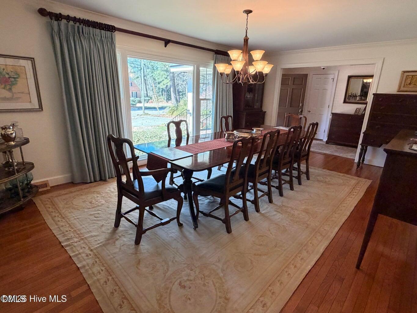 2210 Sulgrave Drive NW