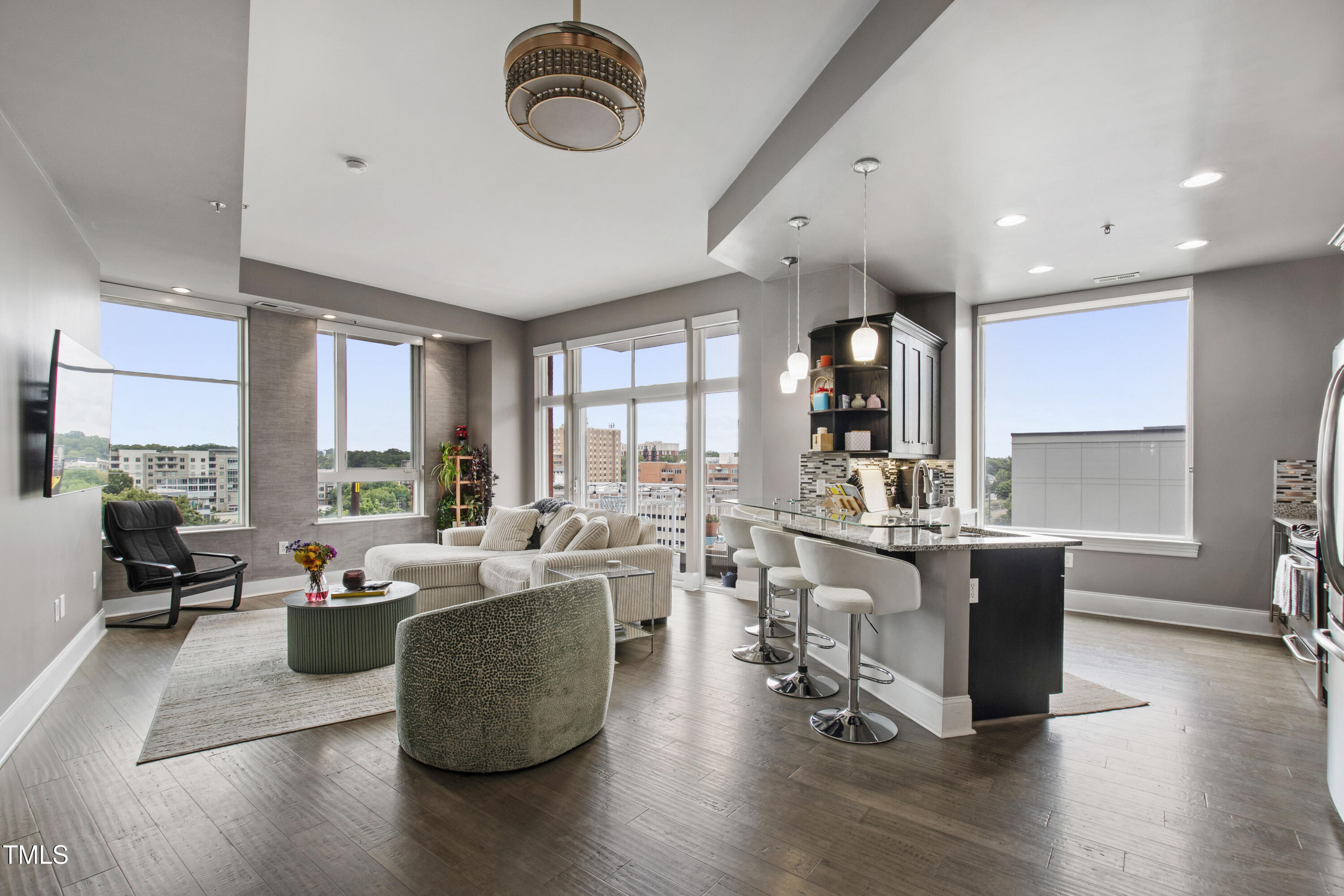 400 W North Street 610