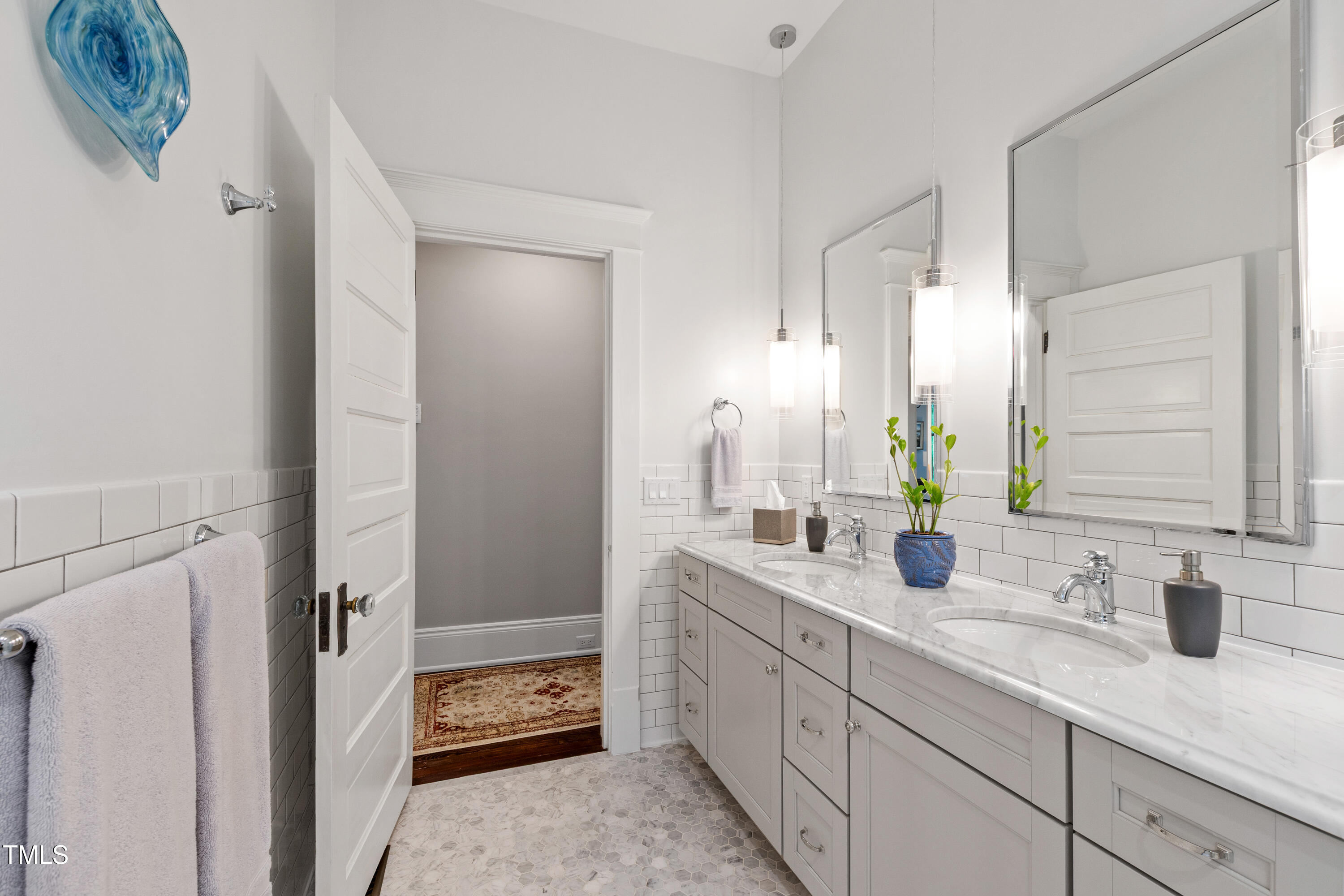 Raleigh, North Carolina 27608, United States, 4 Bedrooms Bedrooms, ,4 BathroomsBathrooms,Residential,Pending,144570