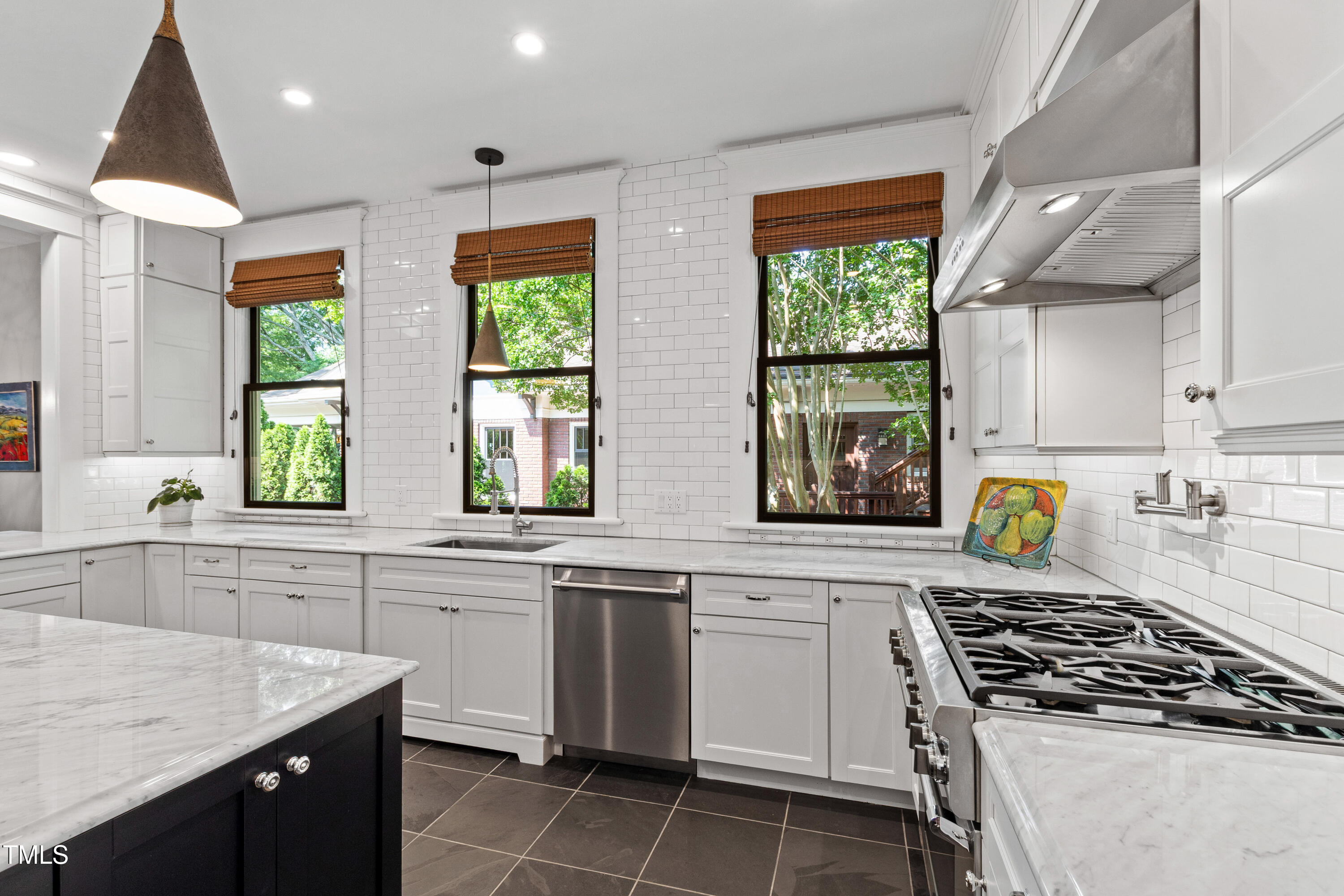 Raleigh, North Carolina 27608, United States, 4 Bedrooms Bedrooms, ,4 BathroomsBathrooms,Residential,Pending,144570