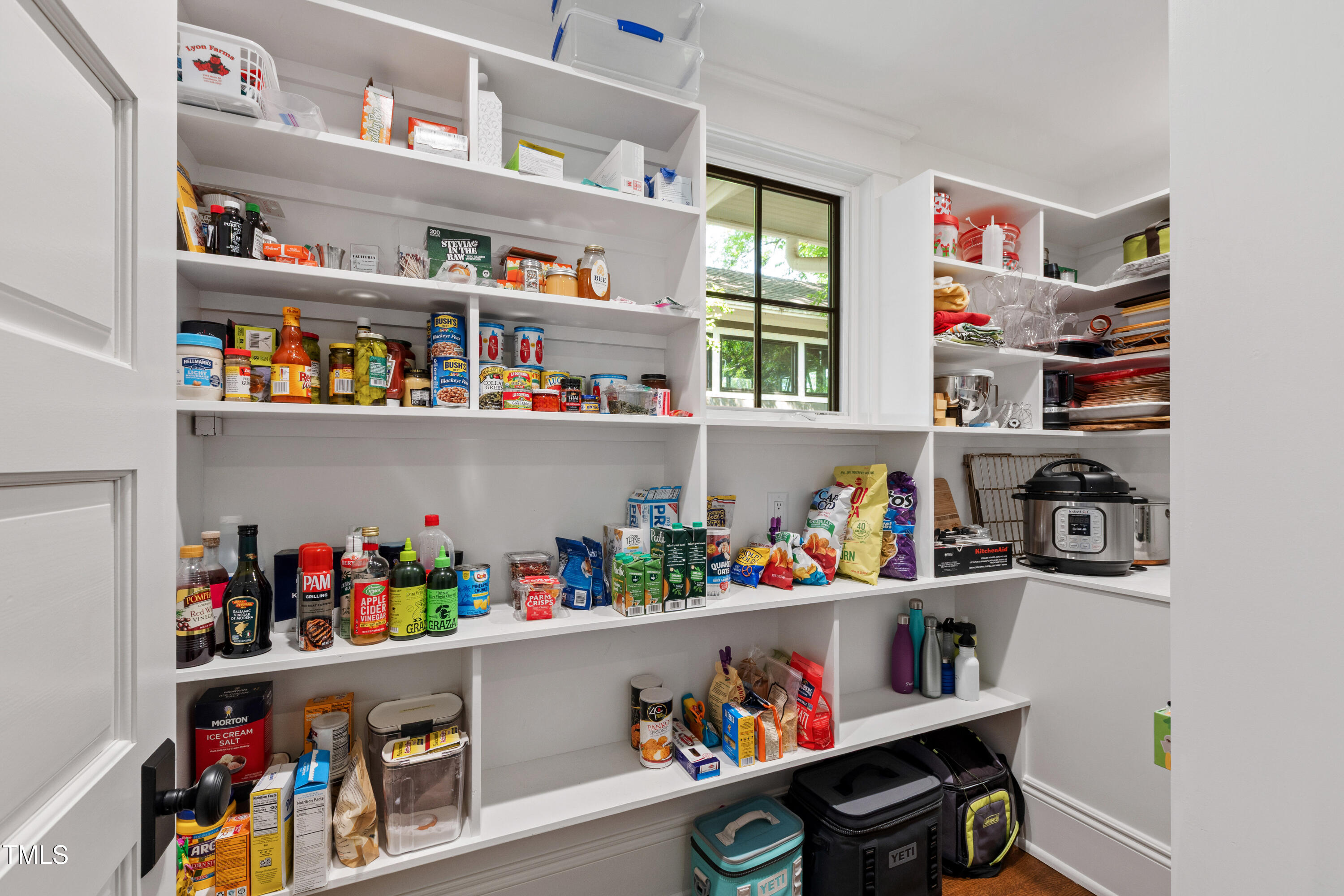 Raleigh, North Carolina 27608, United States, 4 Bedrooms Bedrooms, ,4 BathroomsBathrooms,Residential,Pending,144570