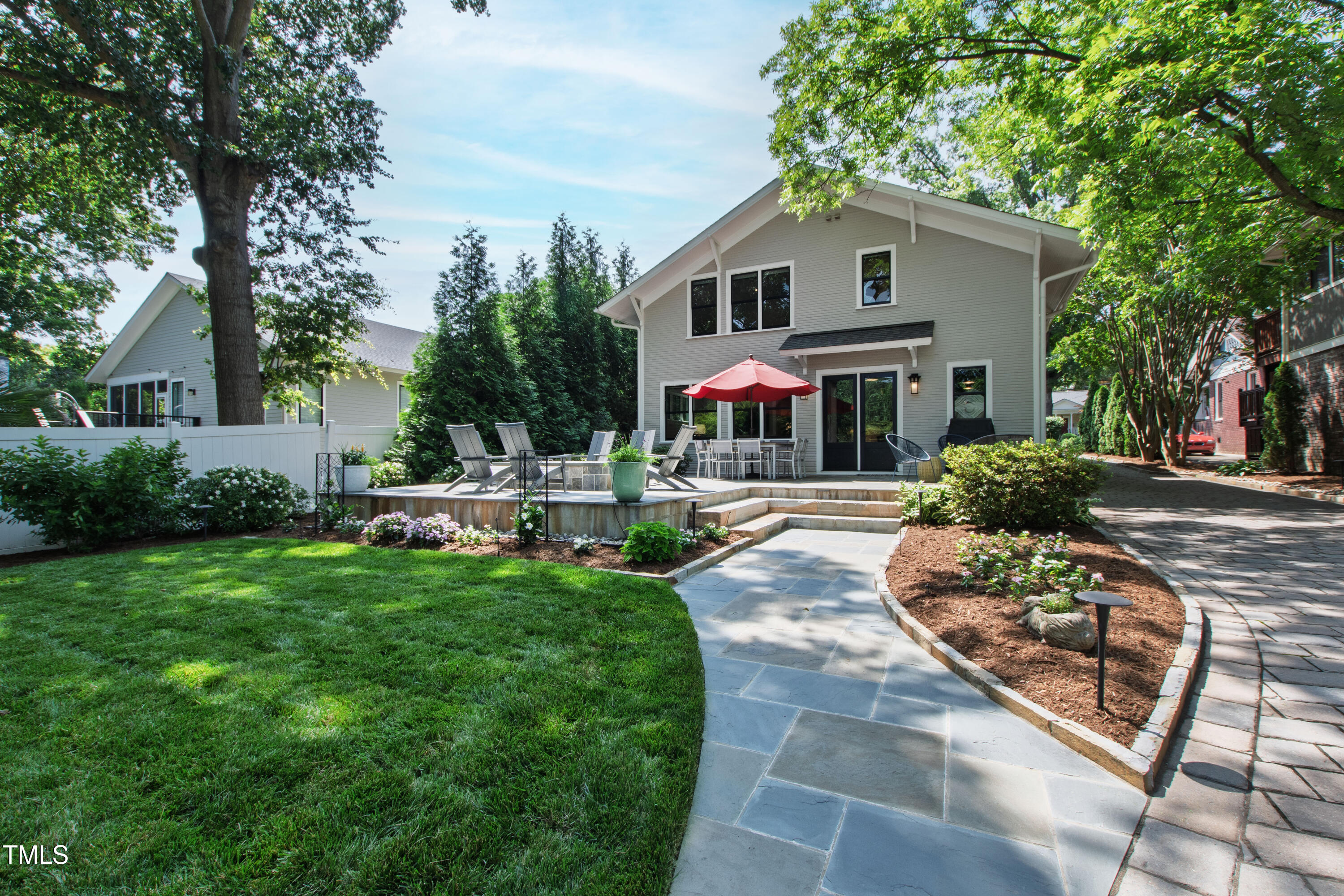 Raleigh, North Carolina 27608, United States, 4 Bedrooms Bedrooms, ,4 BathroomsBathrooms,Residential,Pending,144570