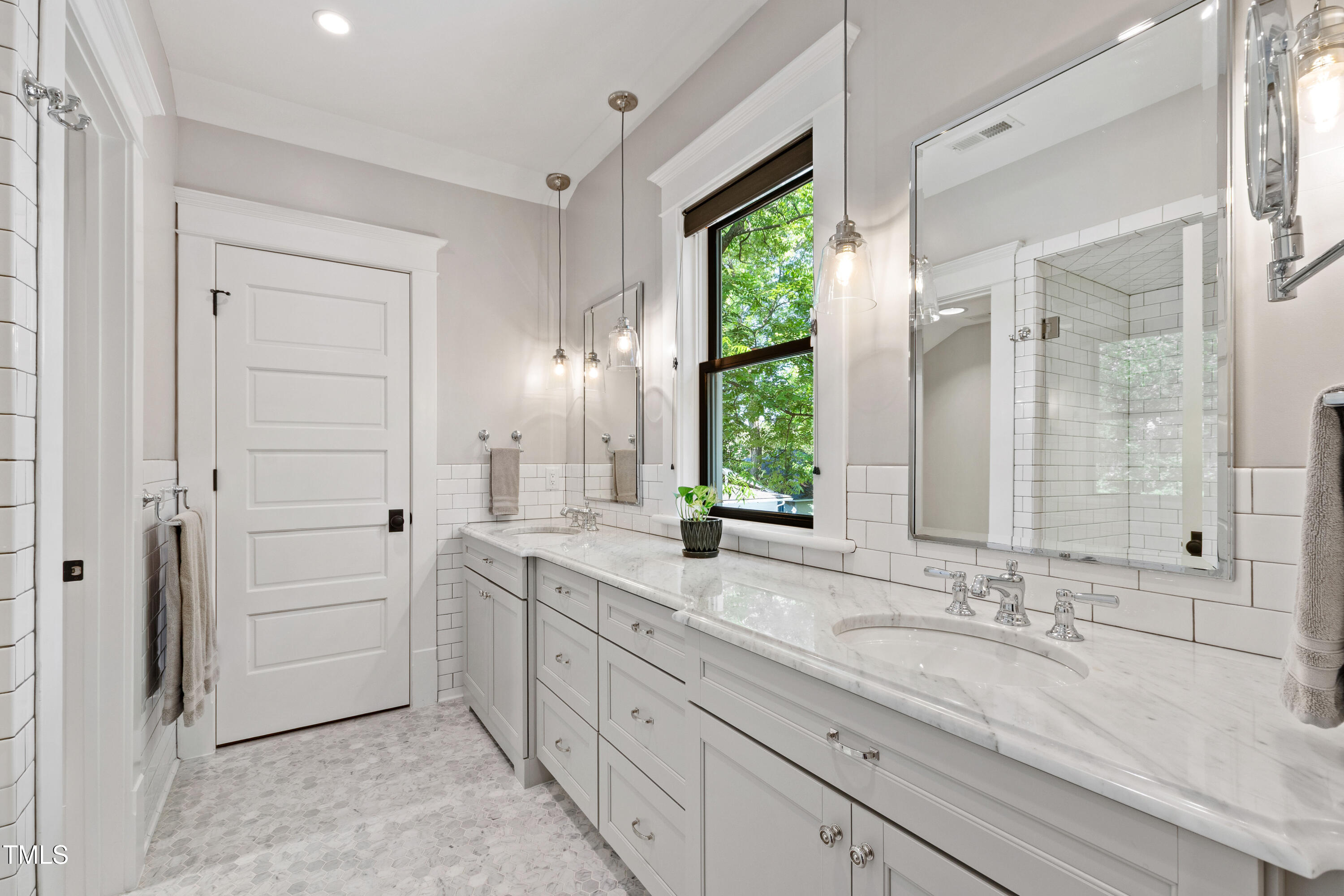 Raleigh, North Carolina 27608, United States, 4 Bedrooms Bedrooms, ,4 BathroomsBathrooms,Residential,Pending,144570