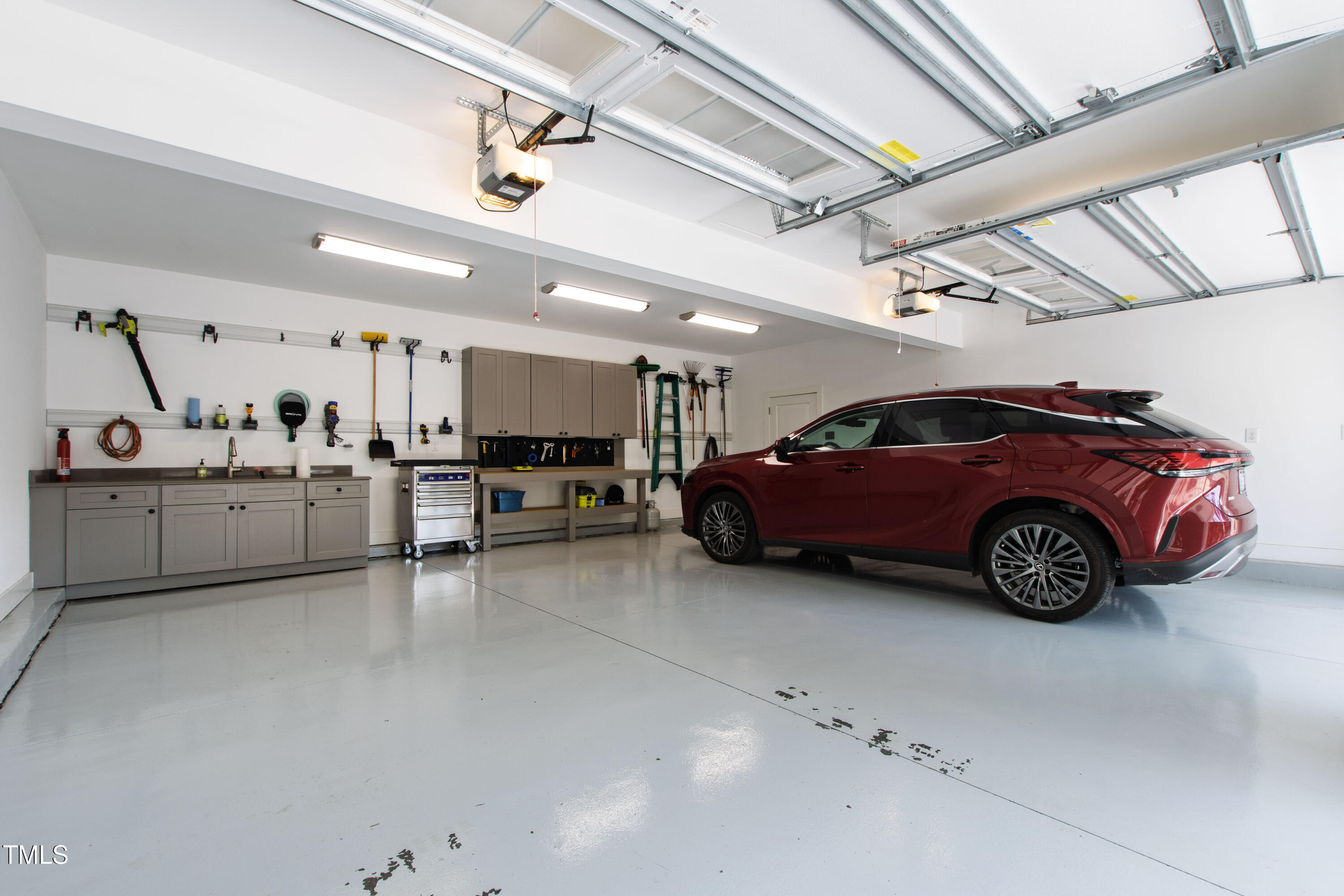 Raleigh, North Carolina 27608, United States, 4 Bedrooms Bedrooms, ,4 BathroomsBathrooms,Residential,Pending,144570