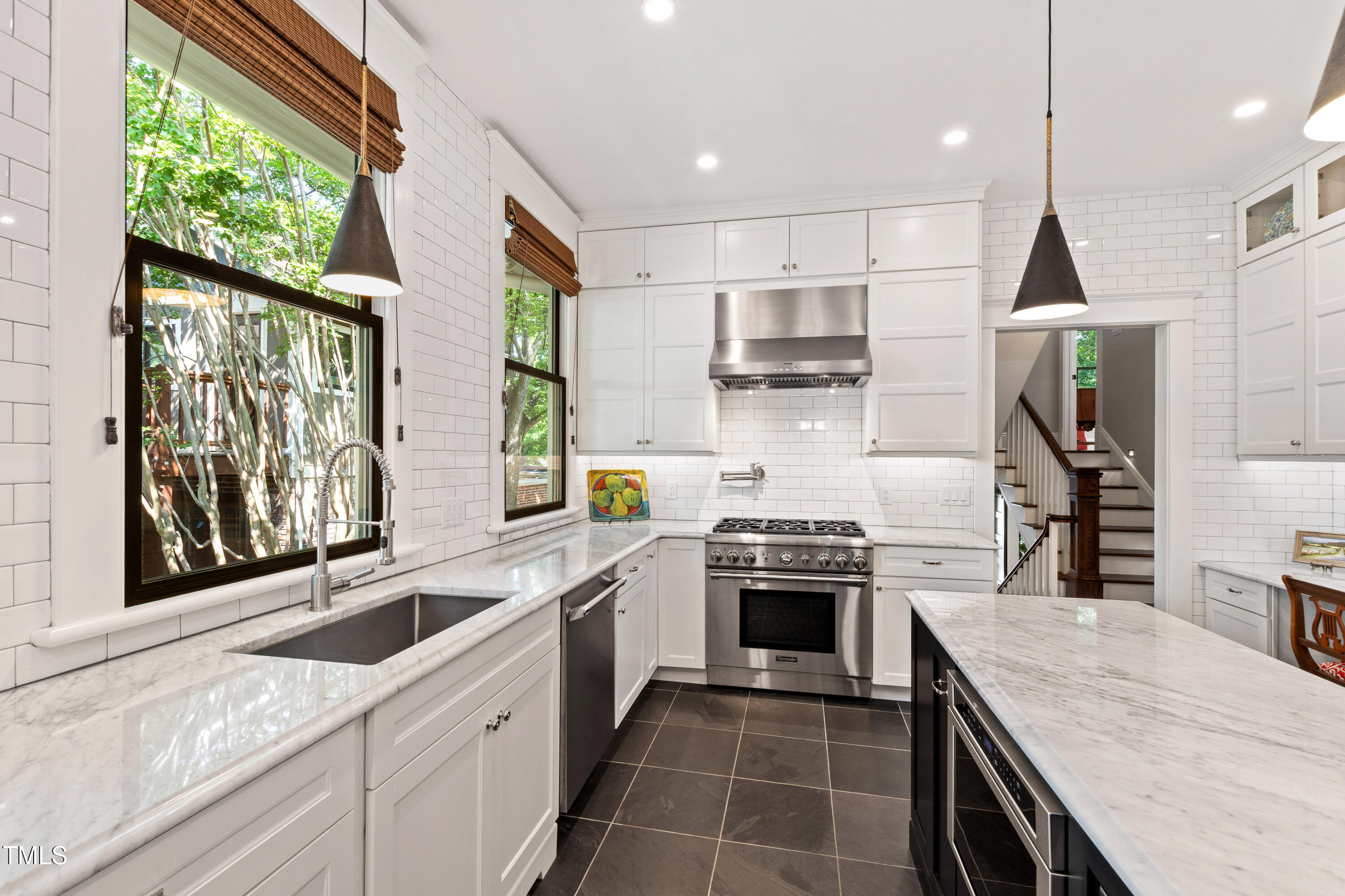 Raleigh, North Carolina 27608, United States, 4 Bedrooms Bedrooms, ,4 BathroomsBathrooms,Residential,Pending,144570