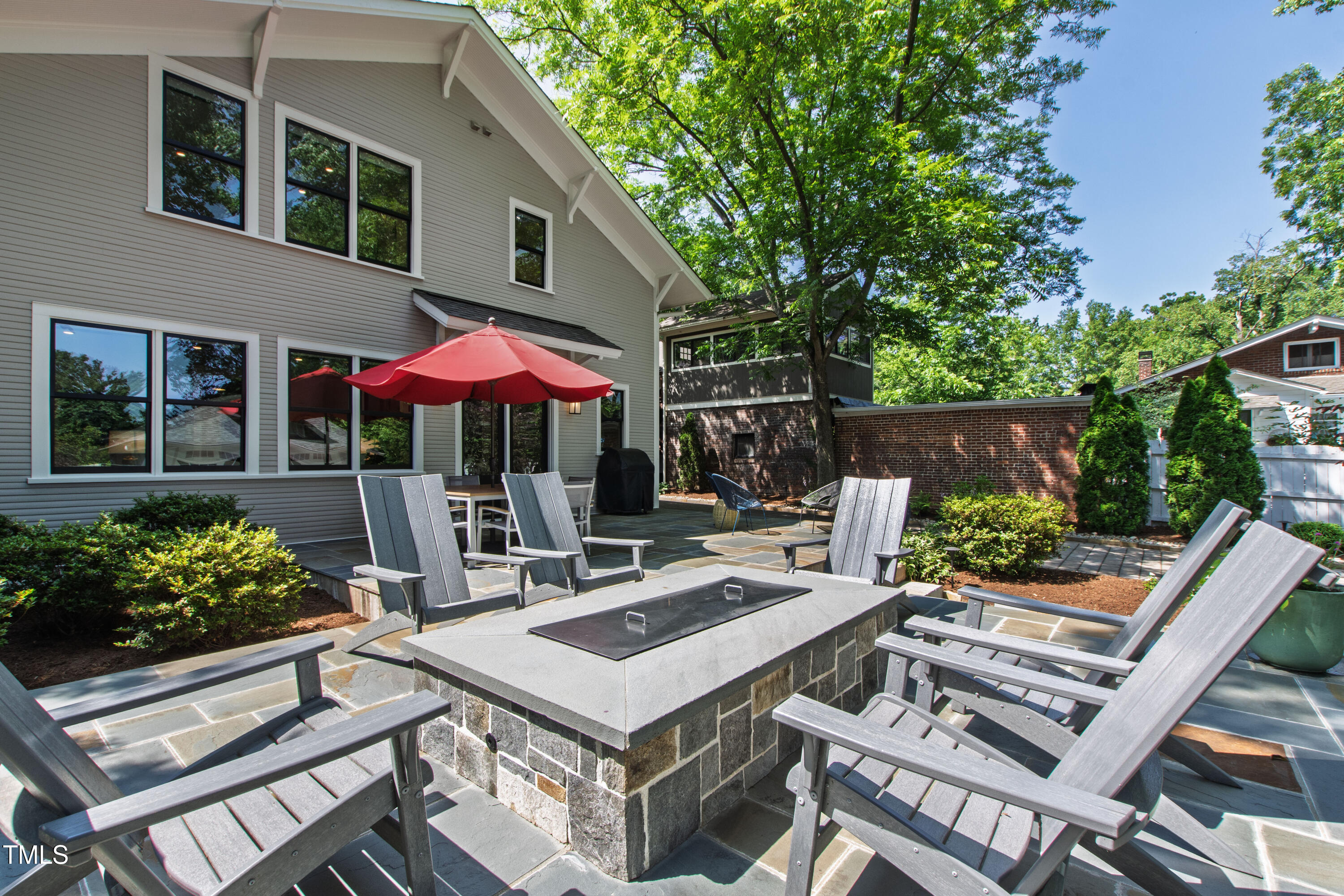 Raleigh, North Carolina 27608, United States, 4 Bedrooms Bedrooms, ,4 BathroomsBathrooms,Residential,Pending,144570