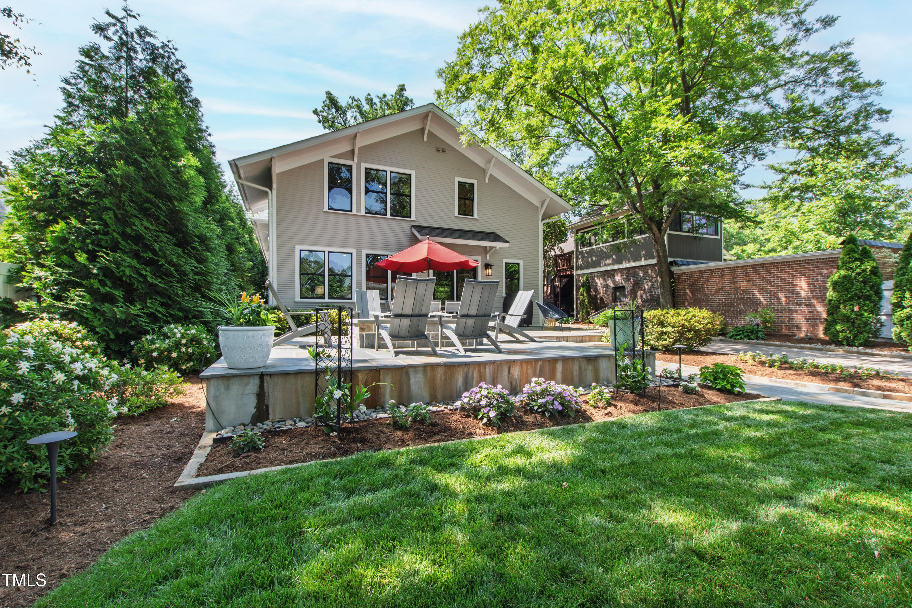 Raleigh, North Carolina 27608, United States, 4 Bedrooms Bedrooms, ,4 BathroomsBathrooms,Residential,Pending,144570