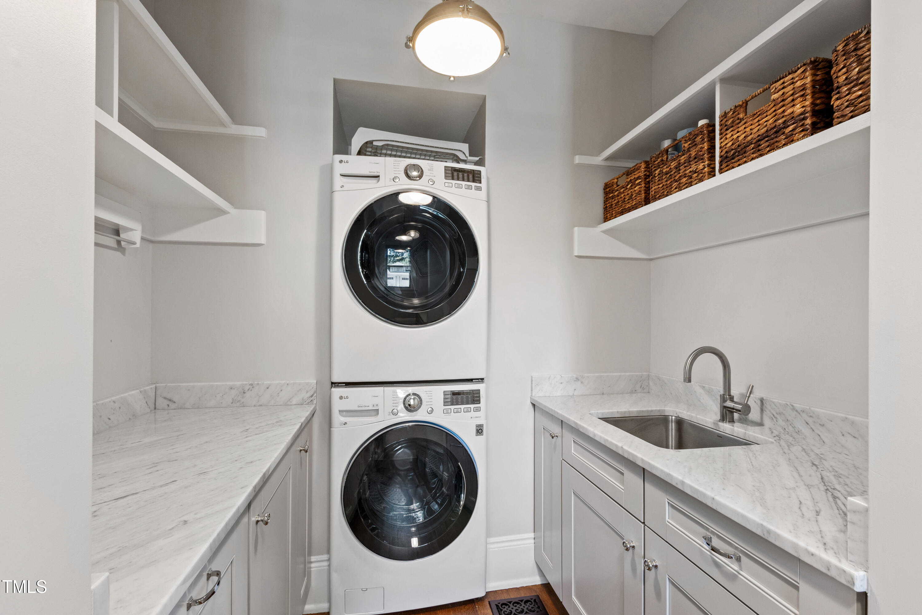 Raleigh, North Carolina 27608, United States, 4 Bedrooms Bedrooms, ,4 BathroomsBathrooms,Residential,Pending,144570