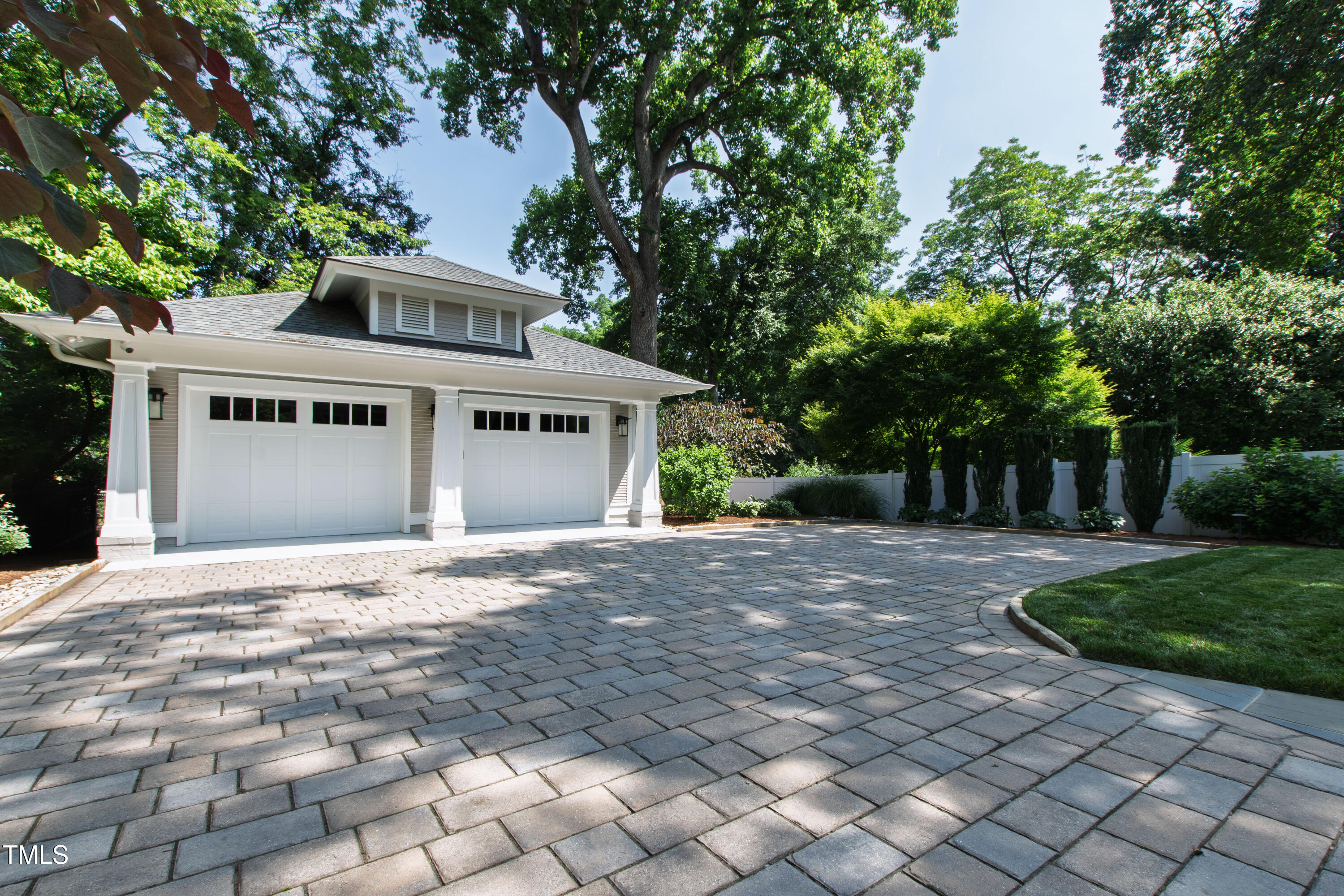 Raleigh, North Carolina 27608, United States, 4 Bedrooms Bedrooms, ,4 BathroomsBathrooms,Residential,Pending,144570