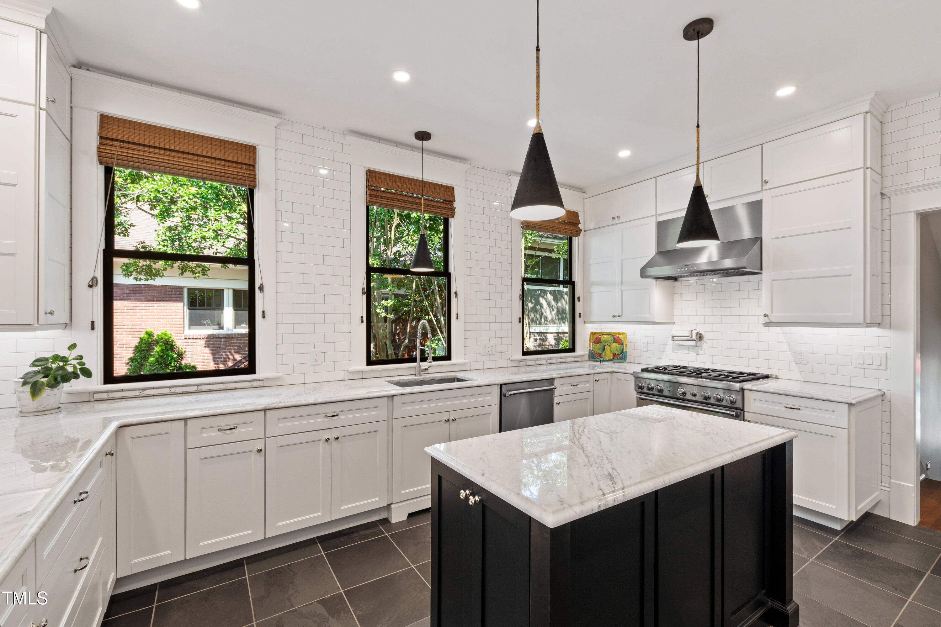 Raleigh, North Carolina 27608, United States, 4 Bedrooms Bedrooms, ,4 BathroomsBathrooms,Residential,Pending,144570