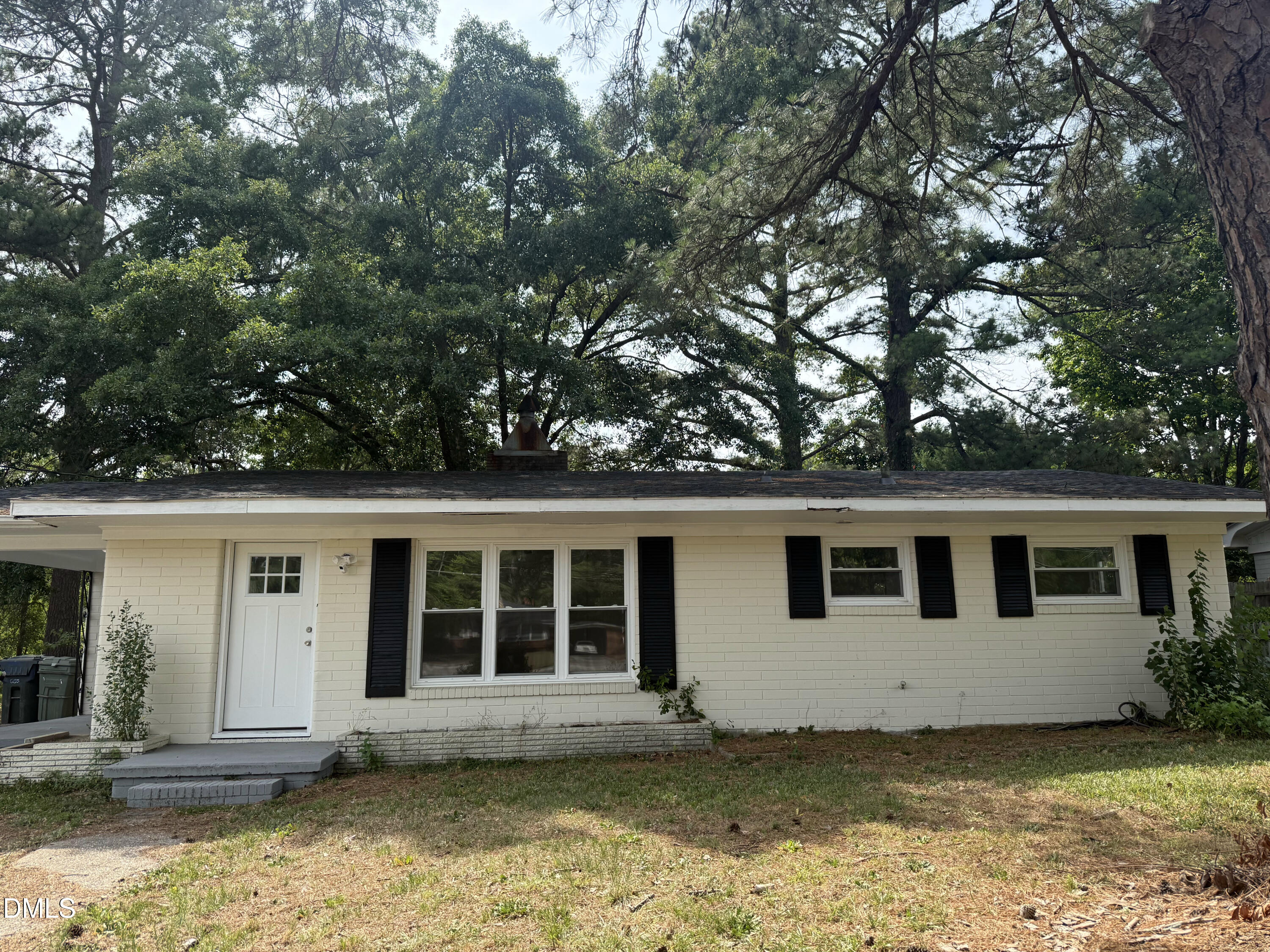 605 Sunnyside Lane W