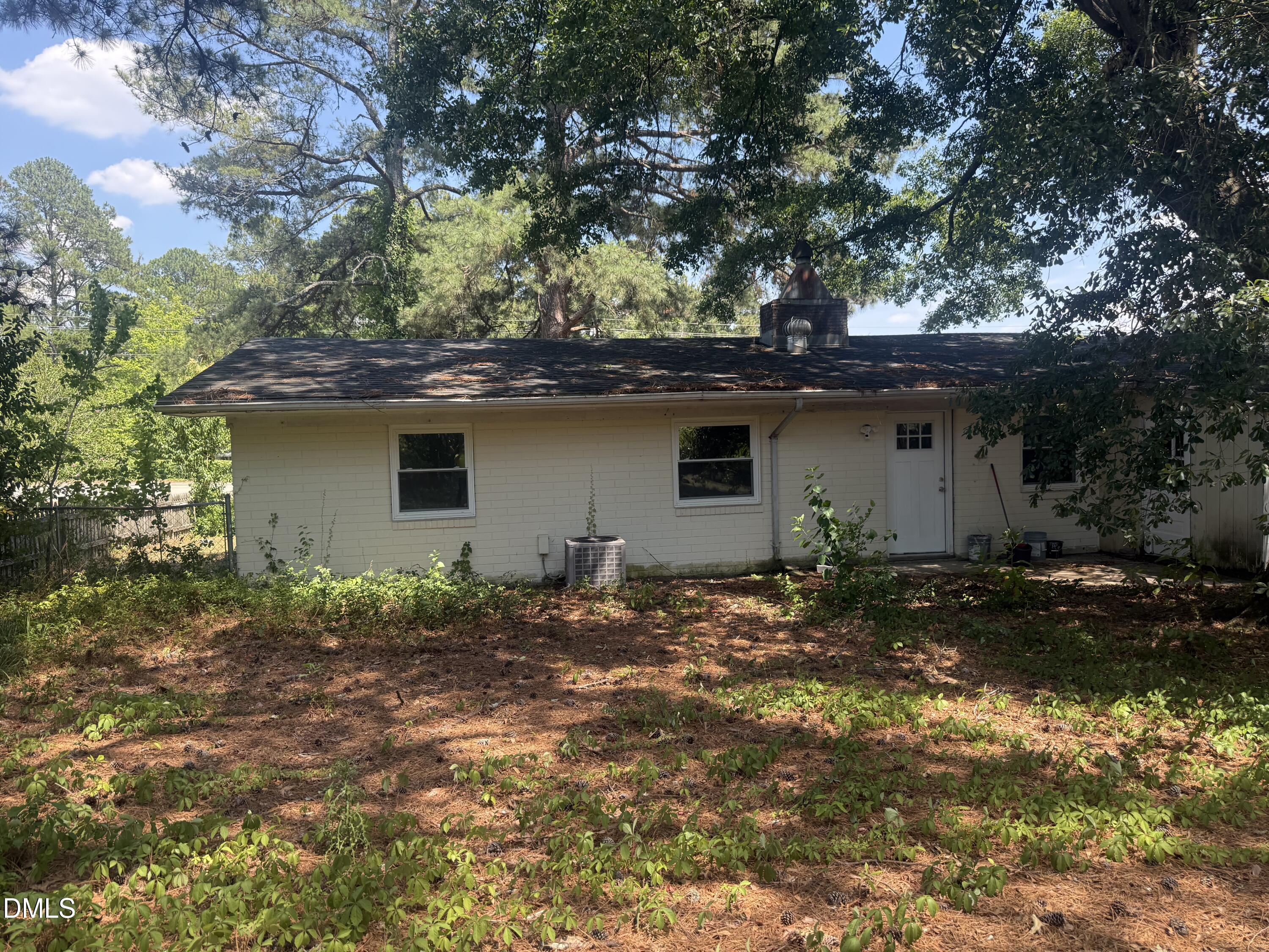 605 Sunnyside Lane W