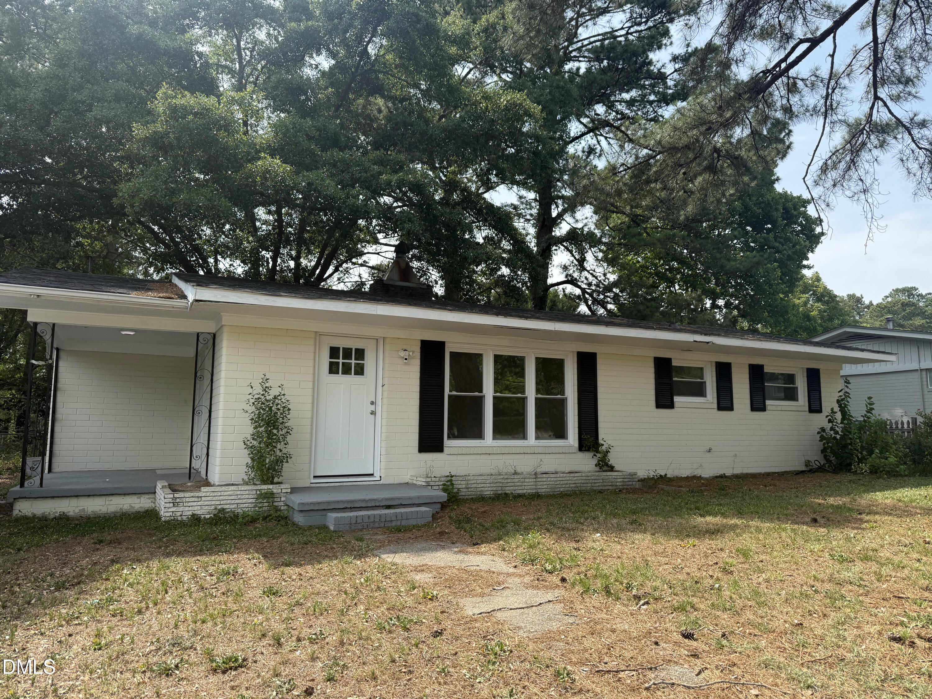 605 Sunnyside Lane W