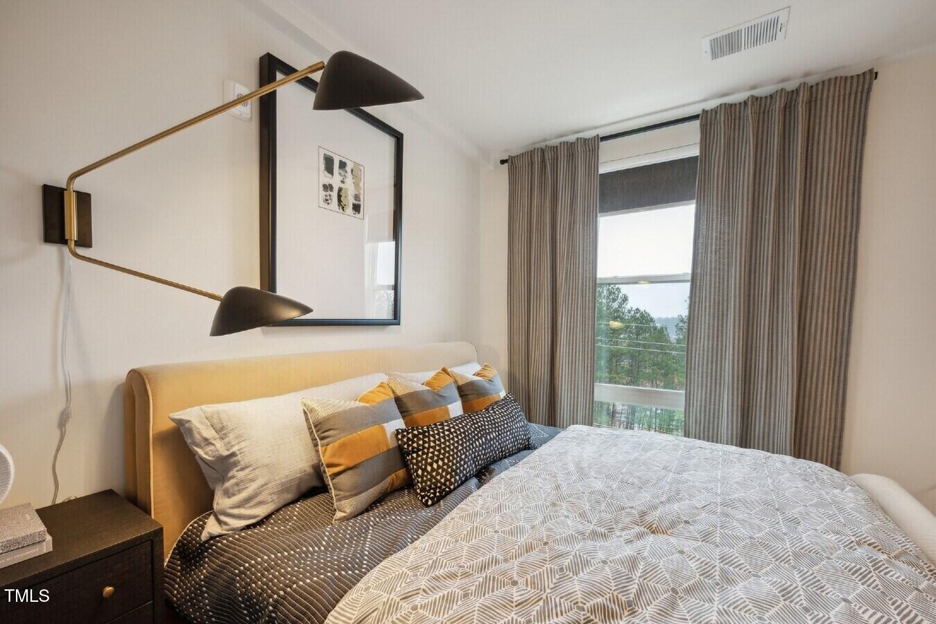 Chapel Hill, North Carolina 27517, United States, 1 Bedroom Bedrooms, ,1 BathroomBathrooms,Residential,Active,192562