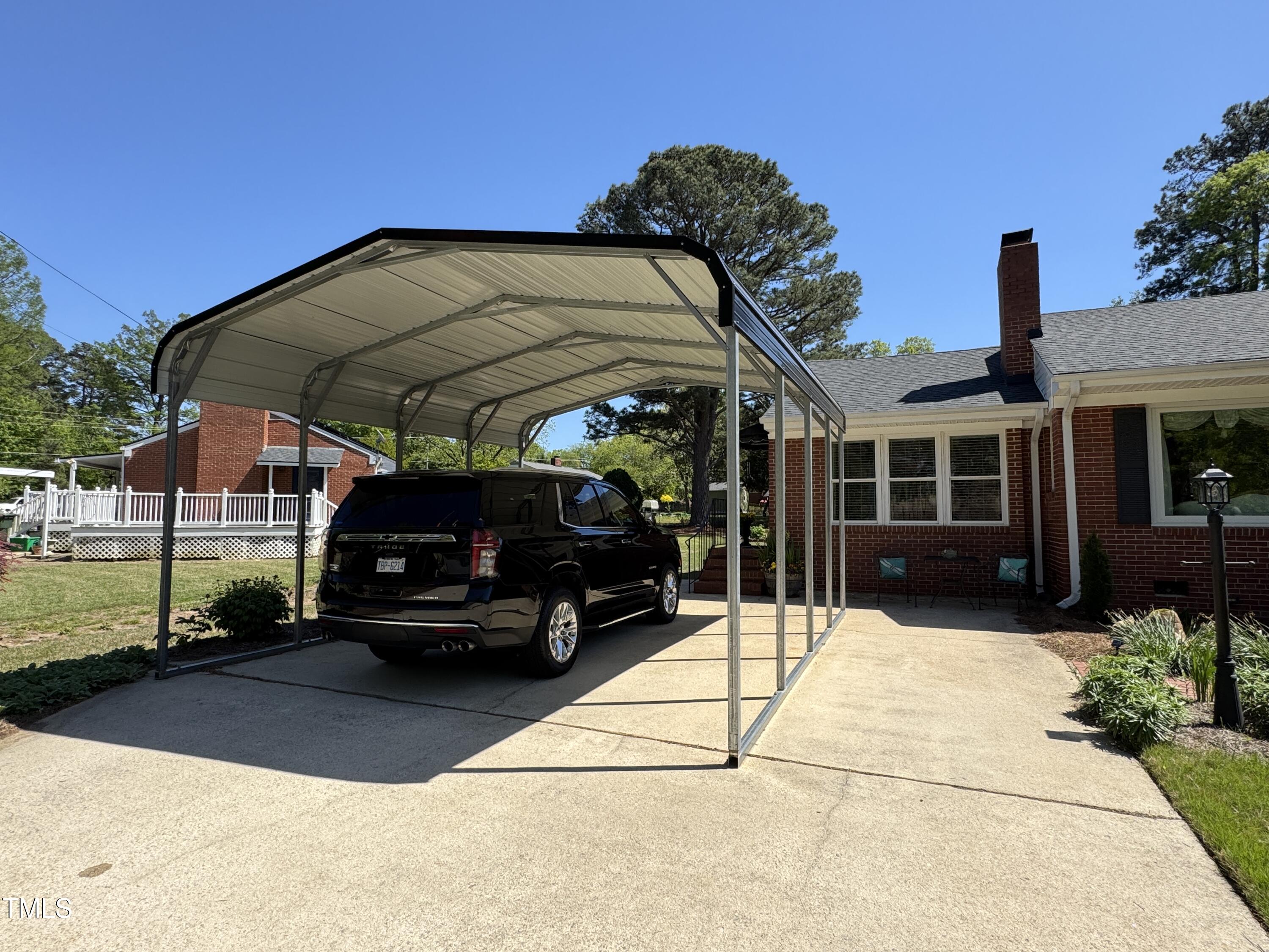 901 Vandora Avenue