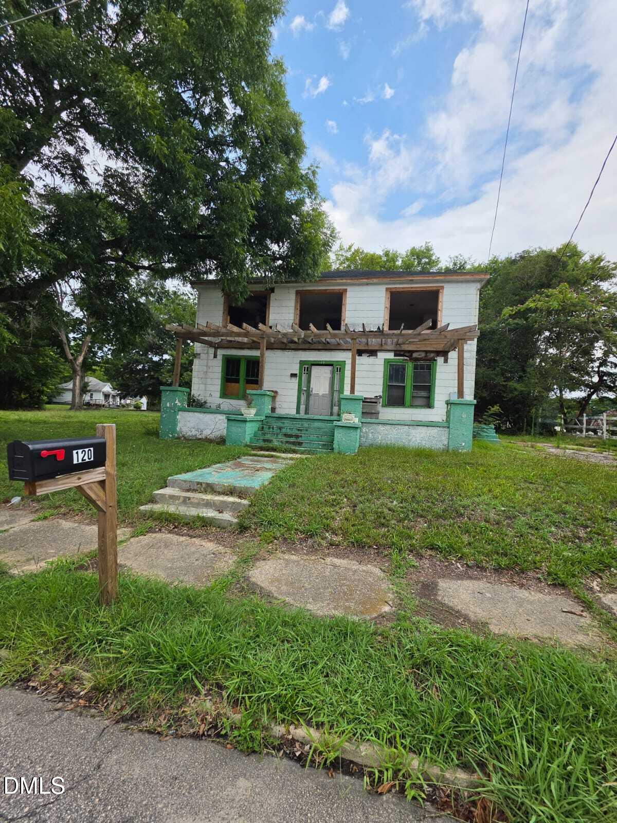 120 W Rockspring Street