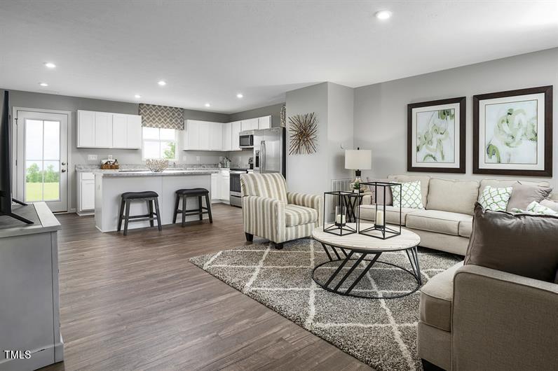 4015 Dragonfly Road