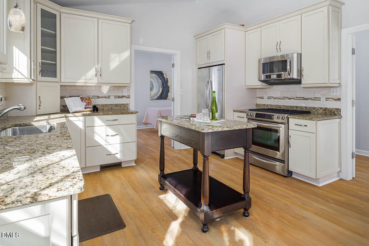 520 Swim And Croquet