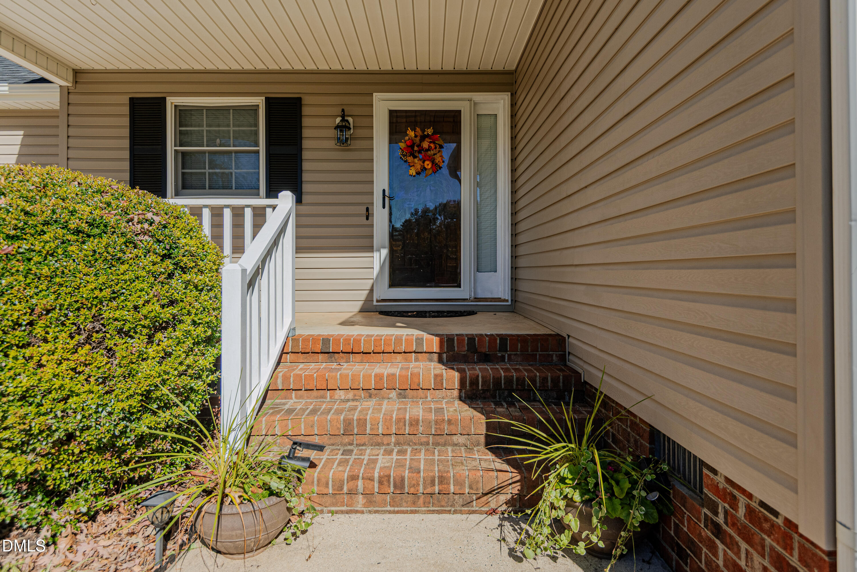 1121 Ravenwood Drive