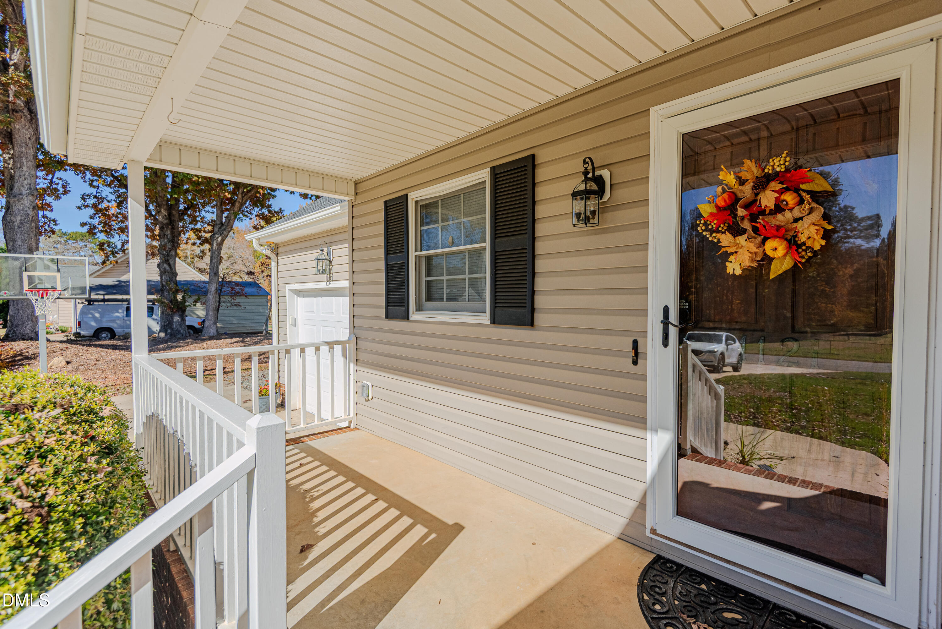 1121 Ravenwood Drive