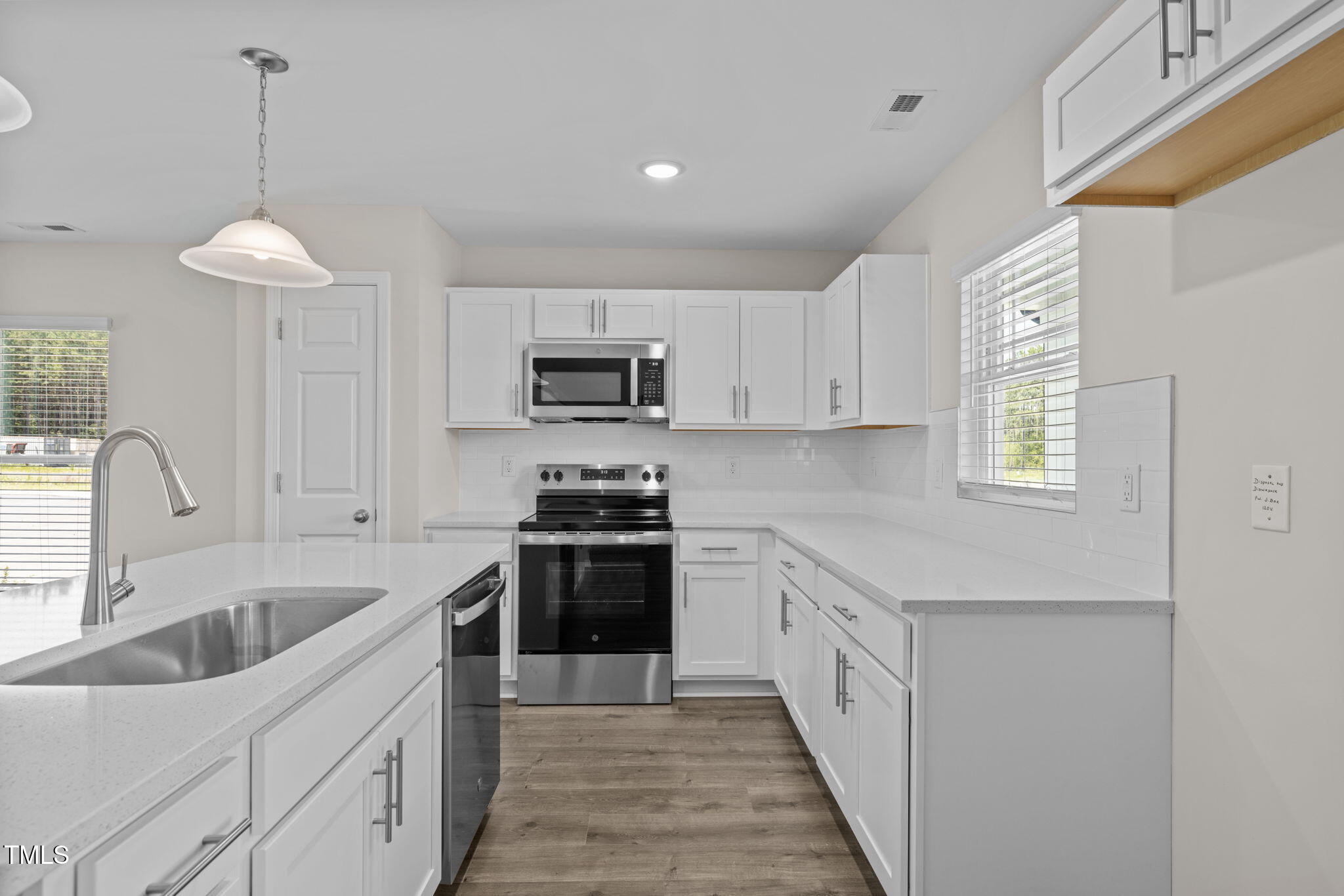 1047 Peony Lane