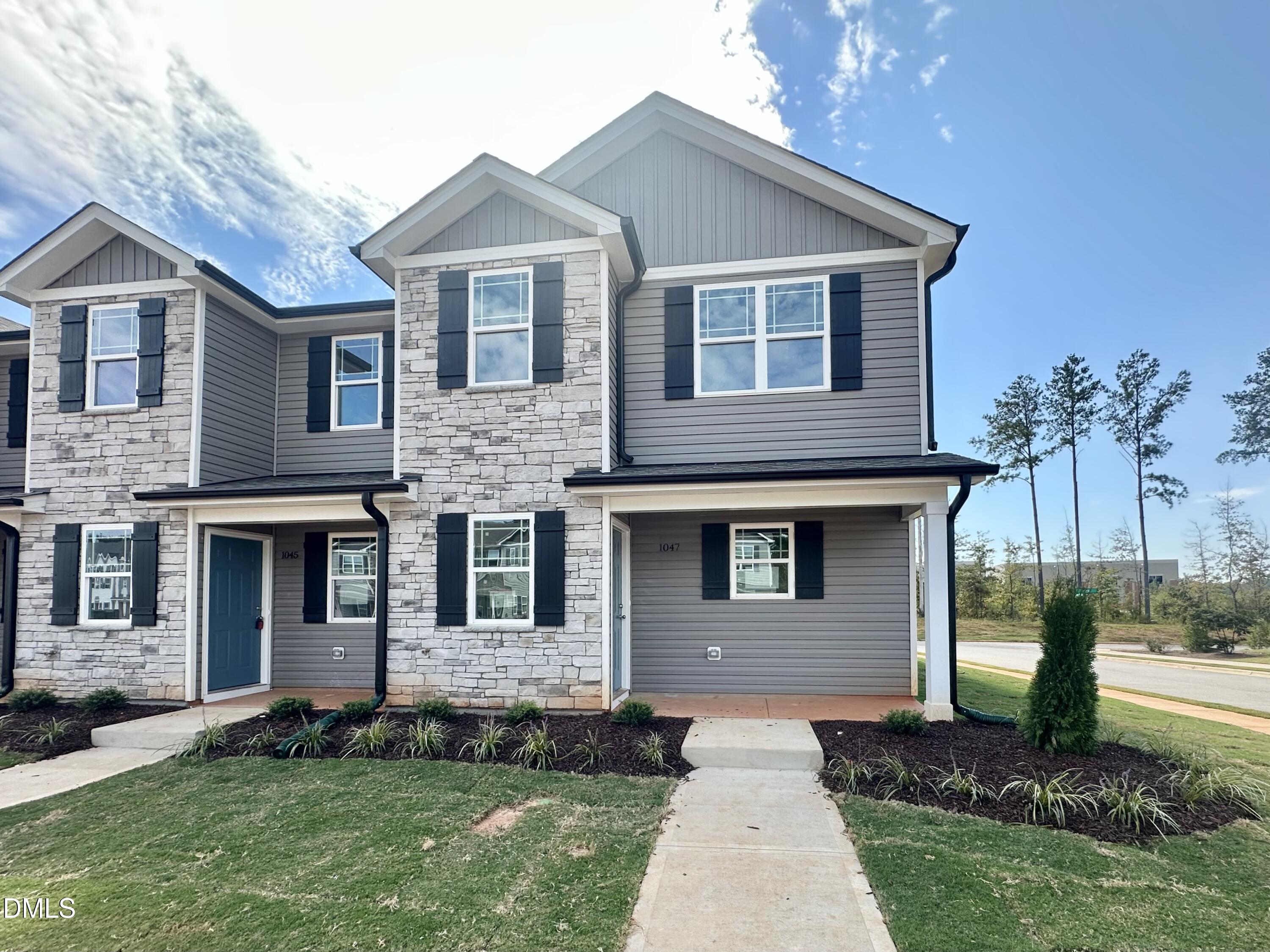 1047 Peony Lane