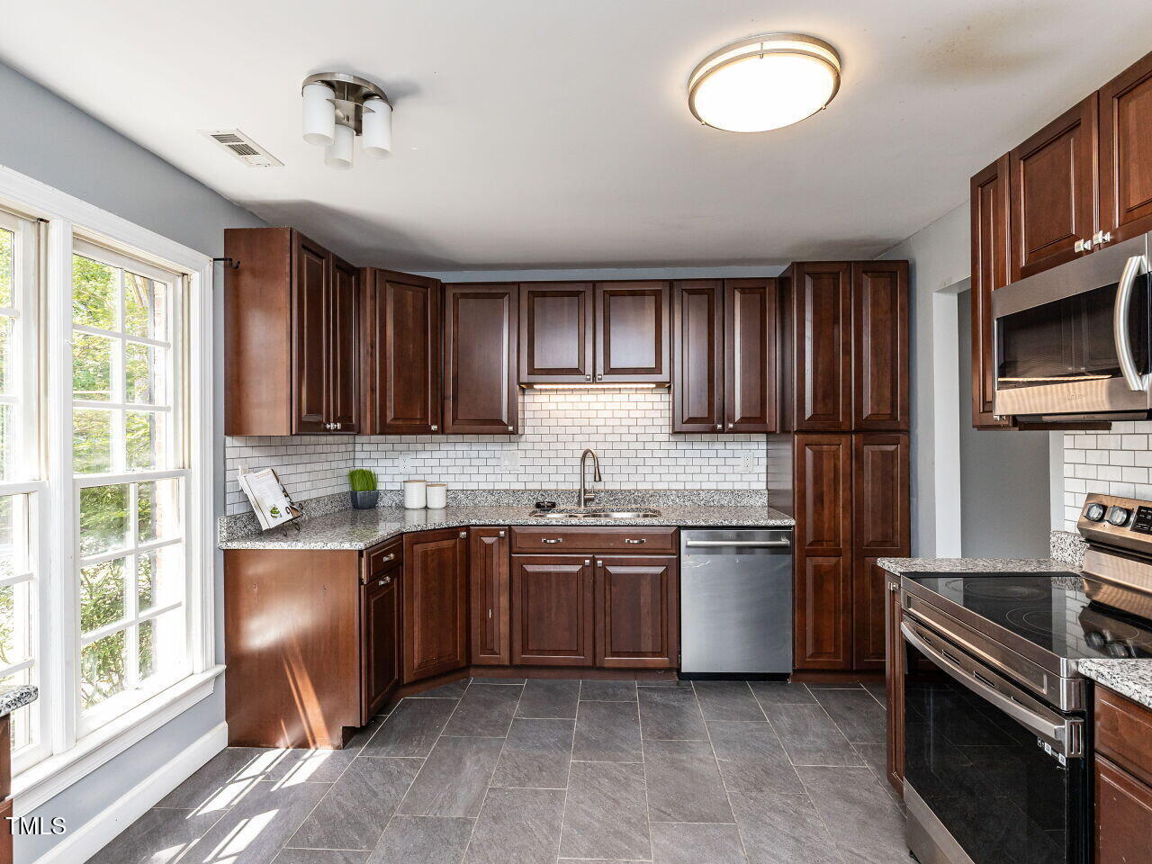 102 Sanair Court