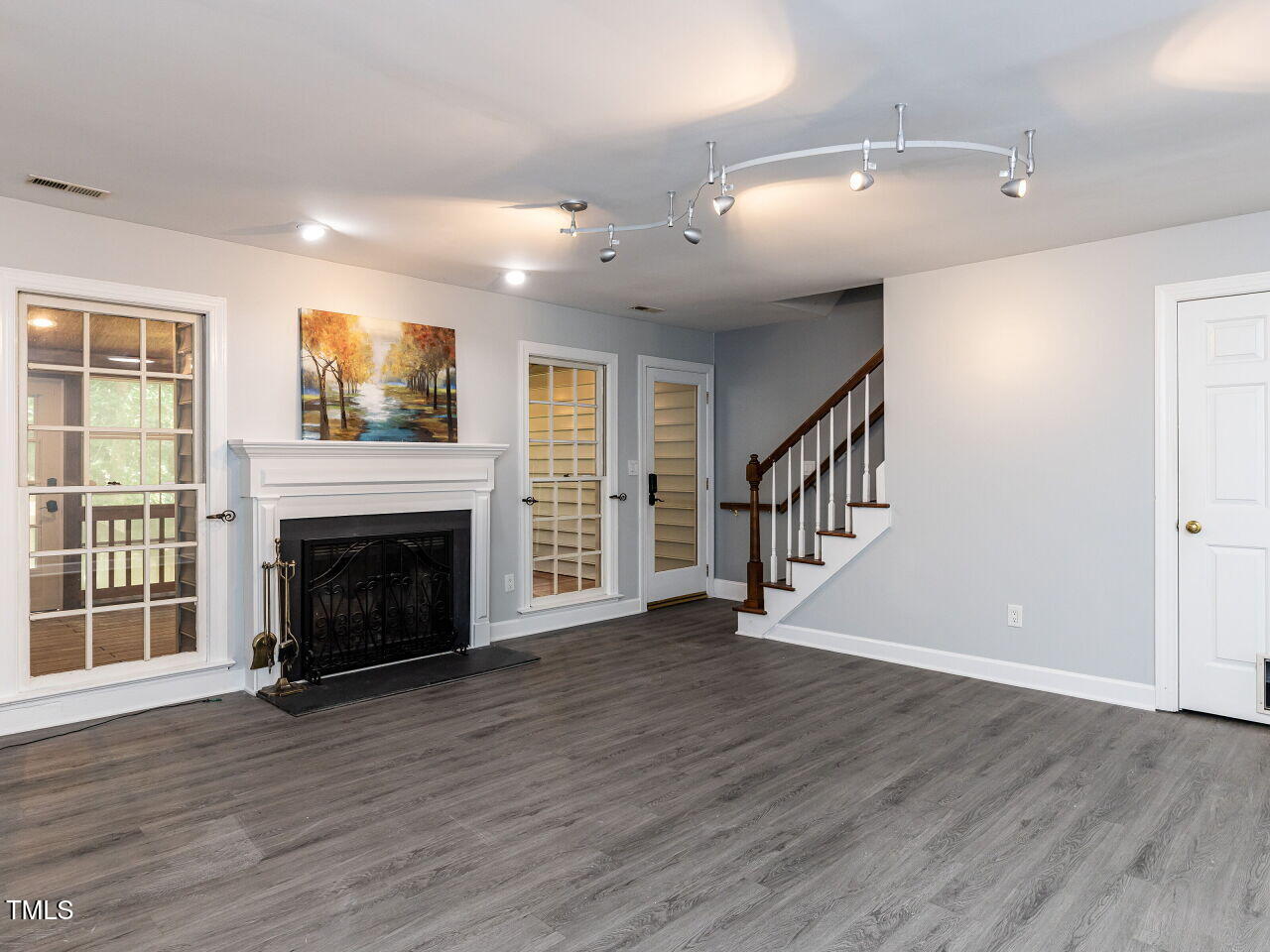 102 Sanair Court