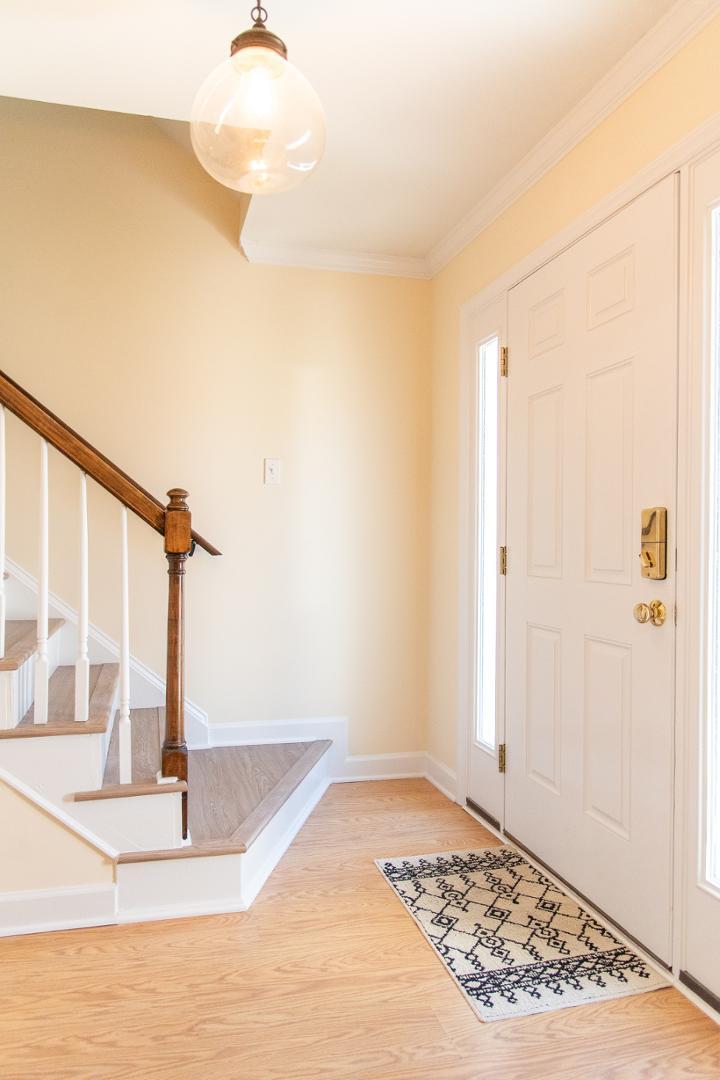 6728 Queen Annes Drive