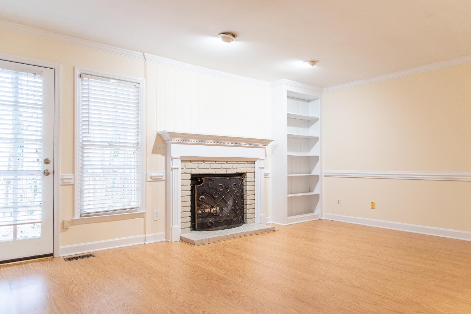 6728 Queen Annes Drive