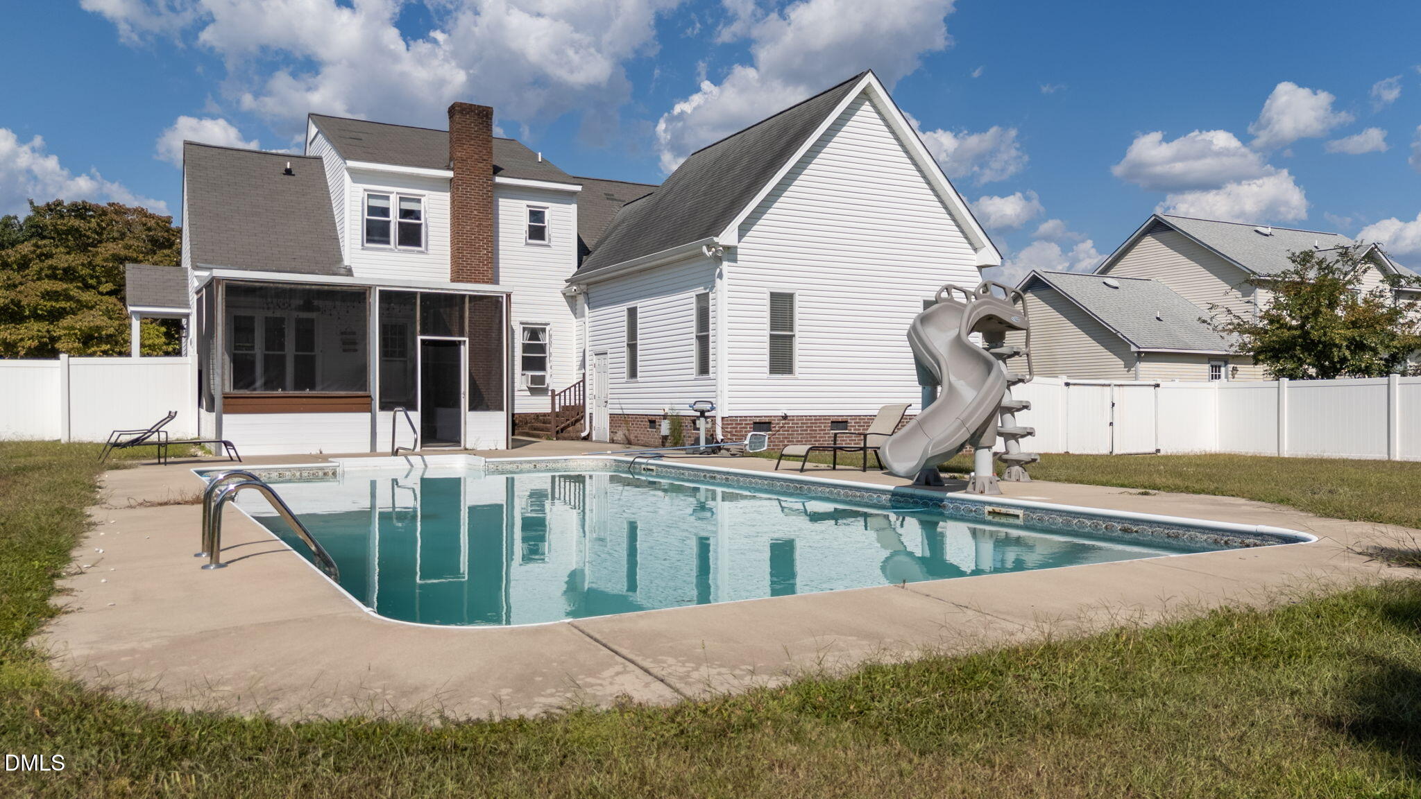 4511 Bob White Trail N