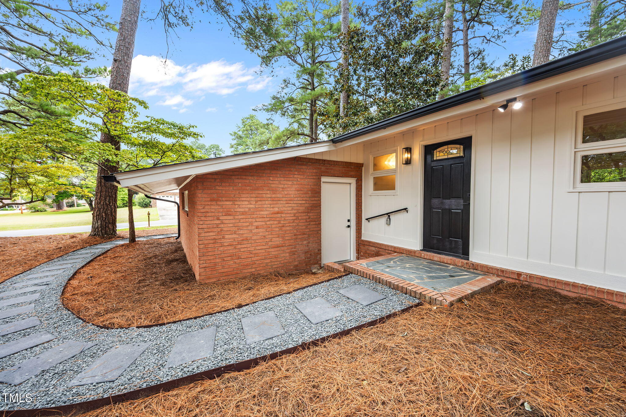 601 S Hollybrook Road