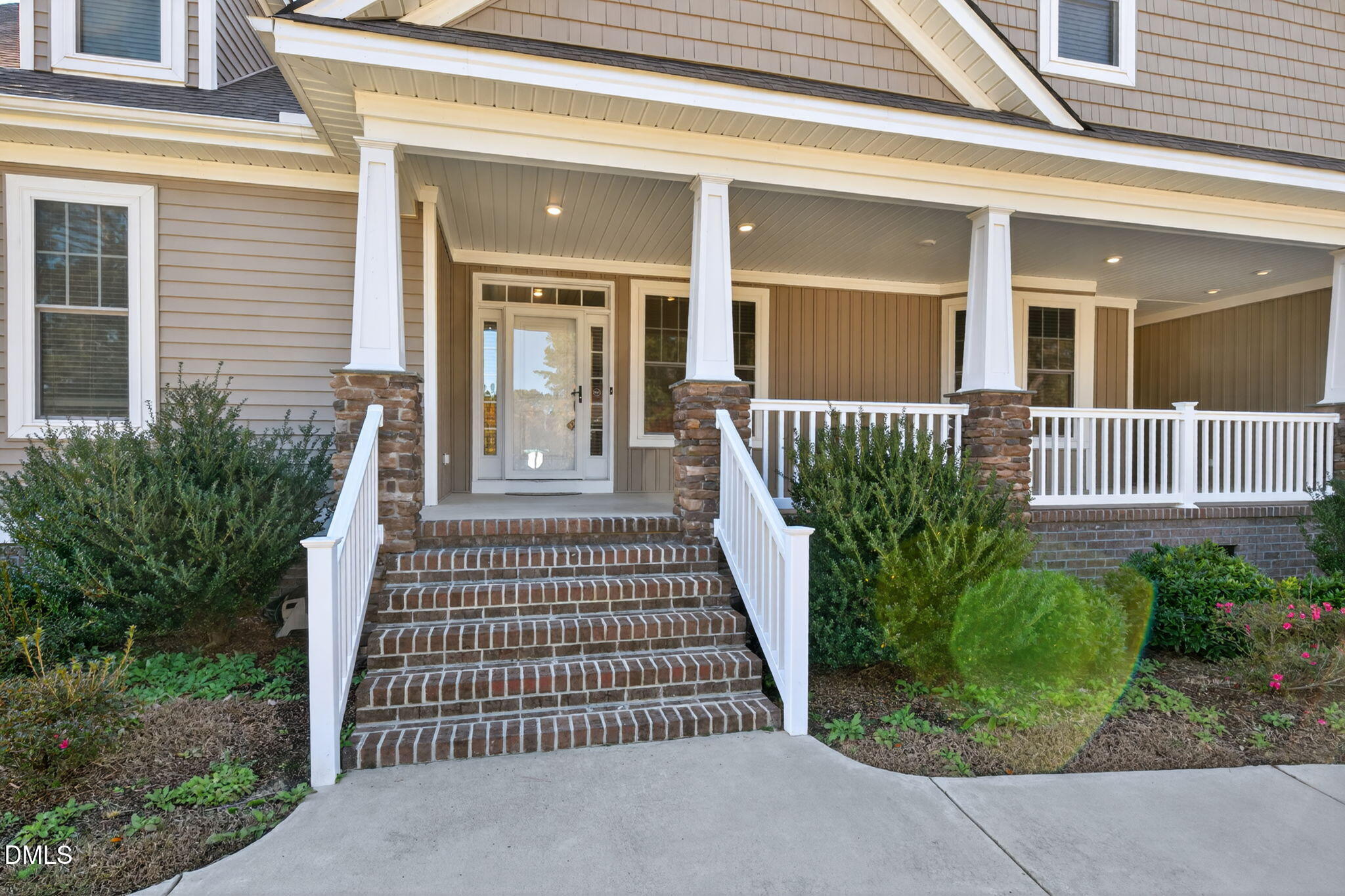 4915 Country Club Drive N