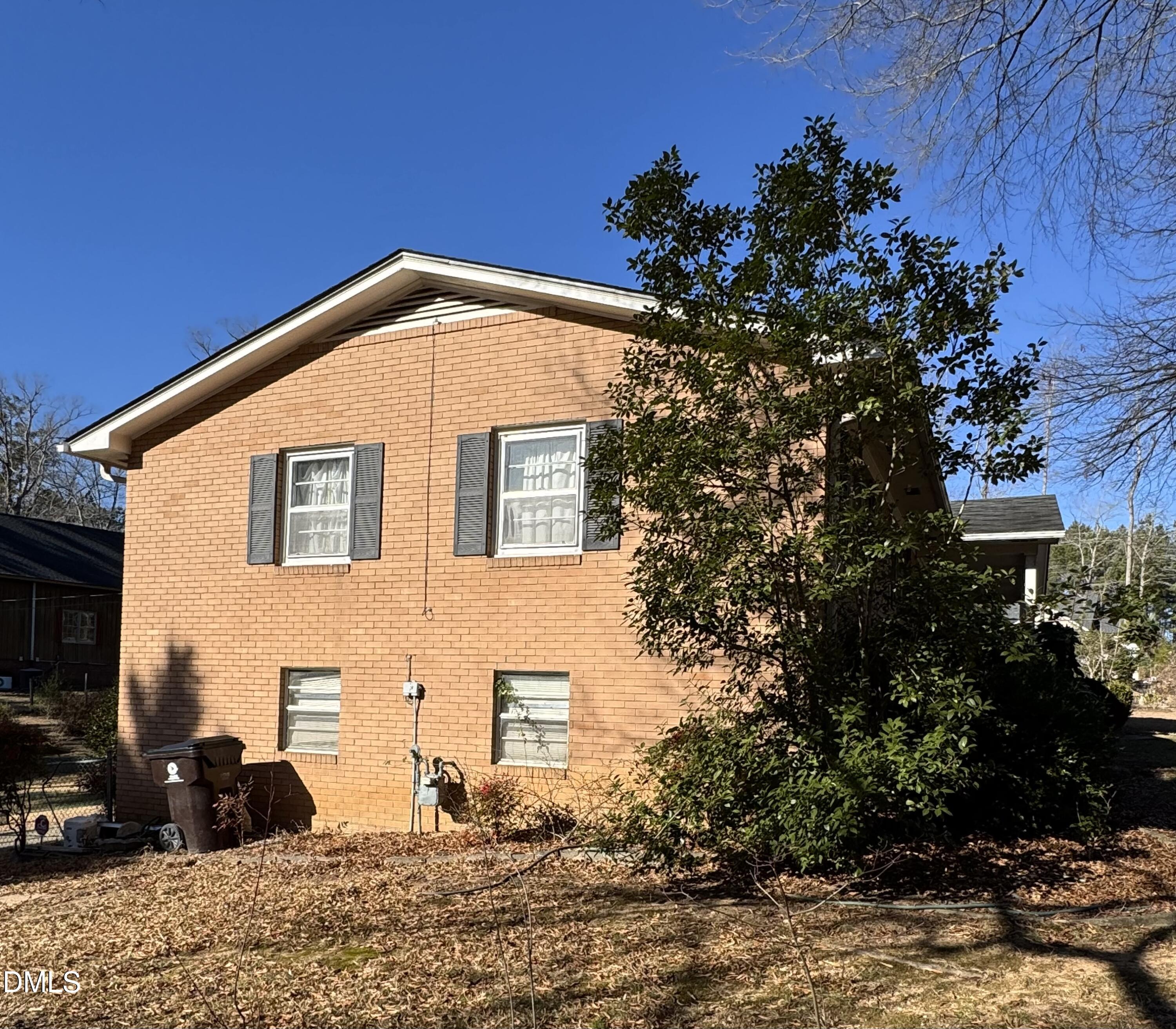 2203 Longwood Avenue