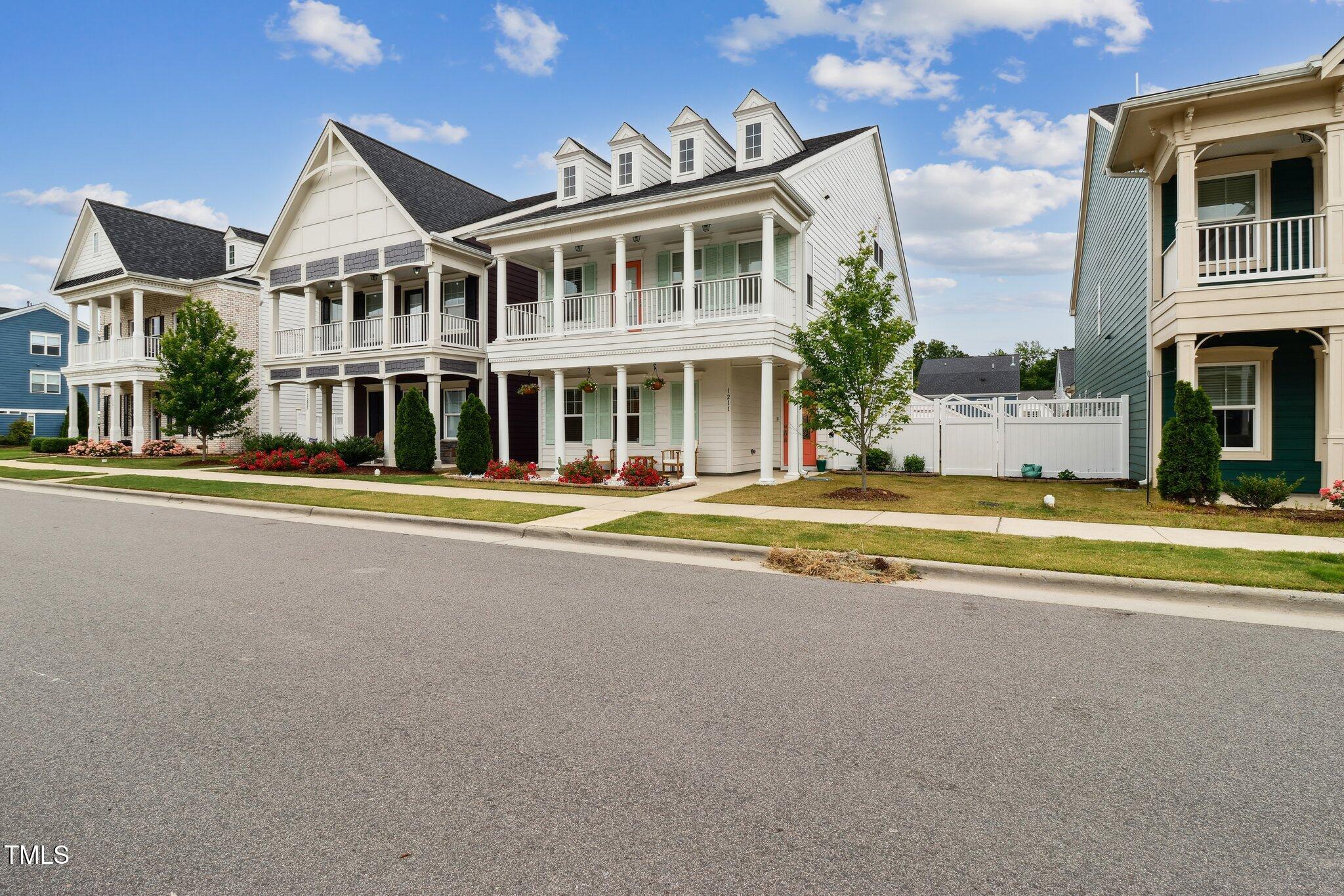 1211 Gloriosa Street