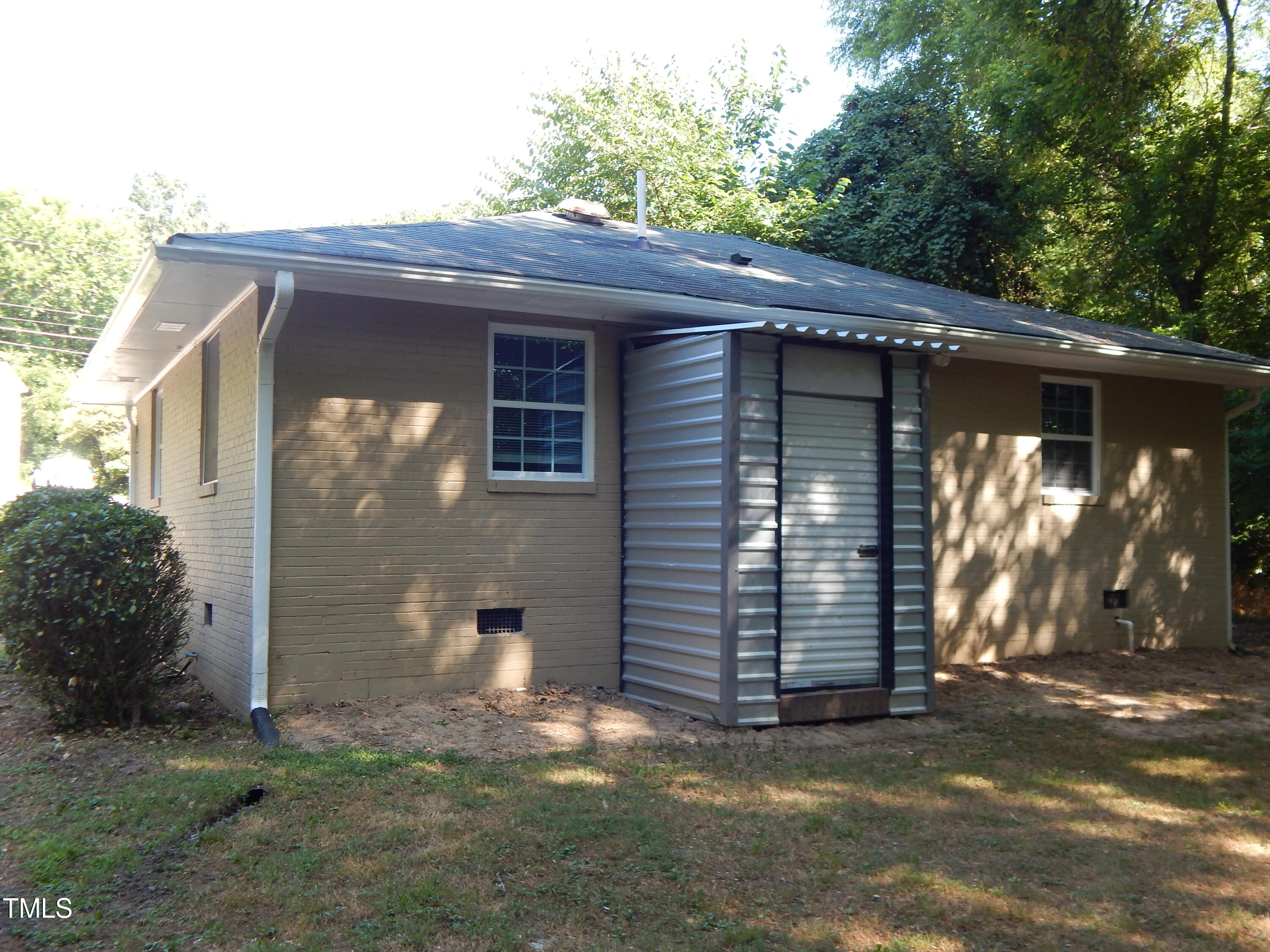 Photo 4 of 22 of 2129 S Roxboro Street house