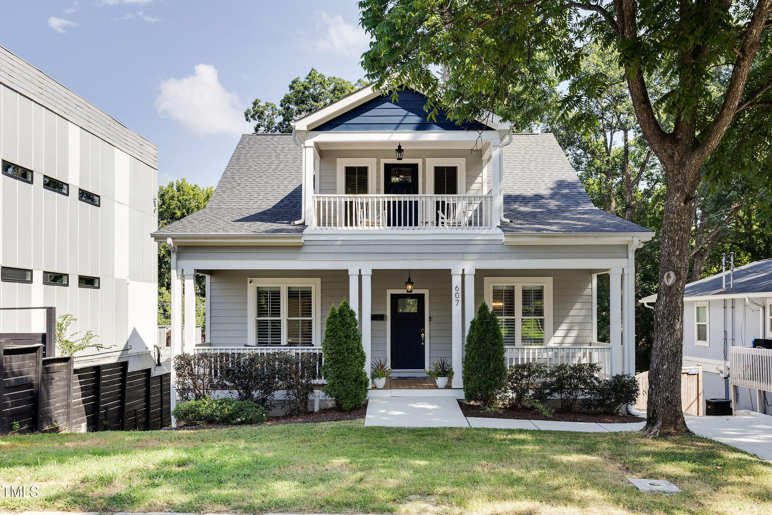 607 Lee Street