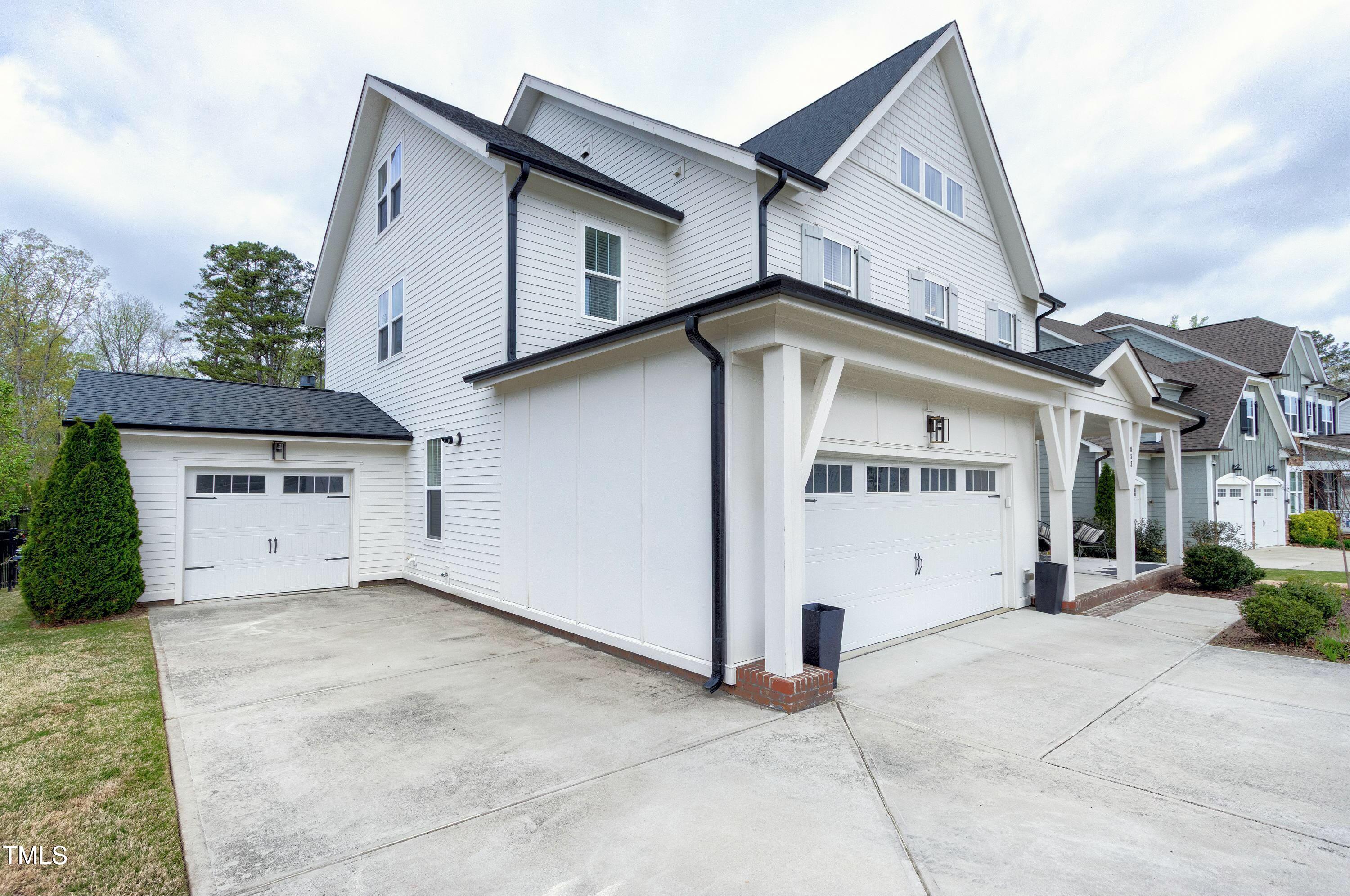853 Rambling Oaks Lane