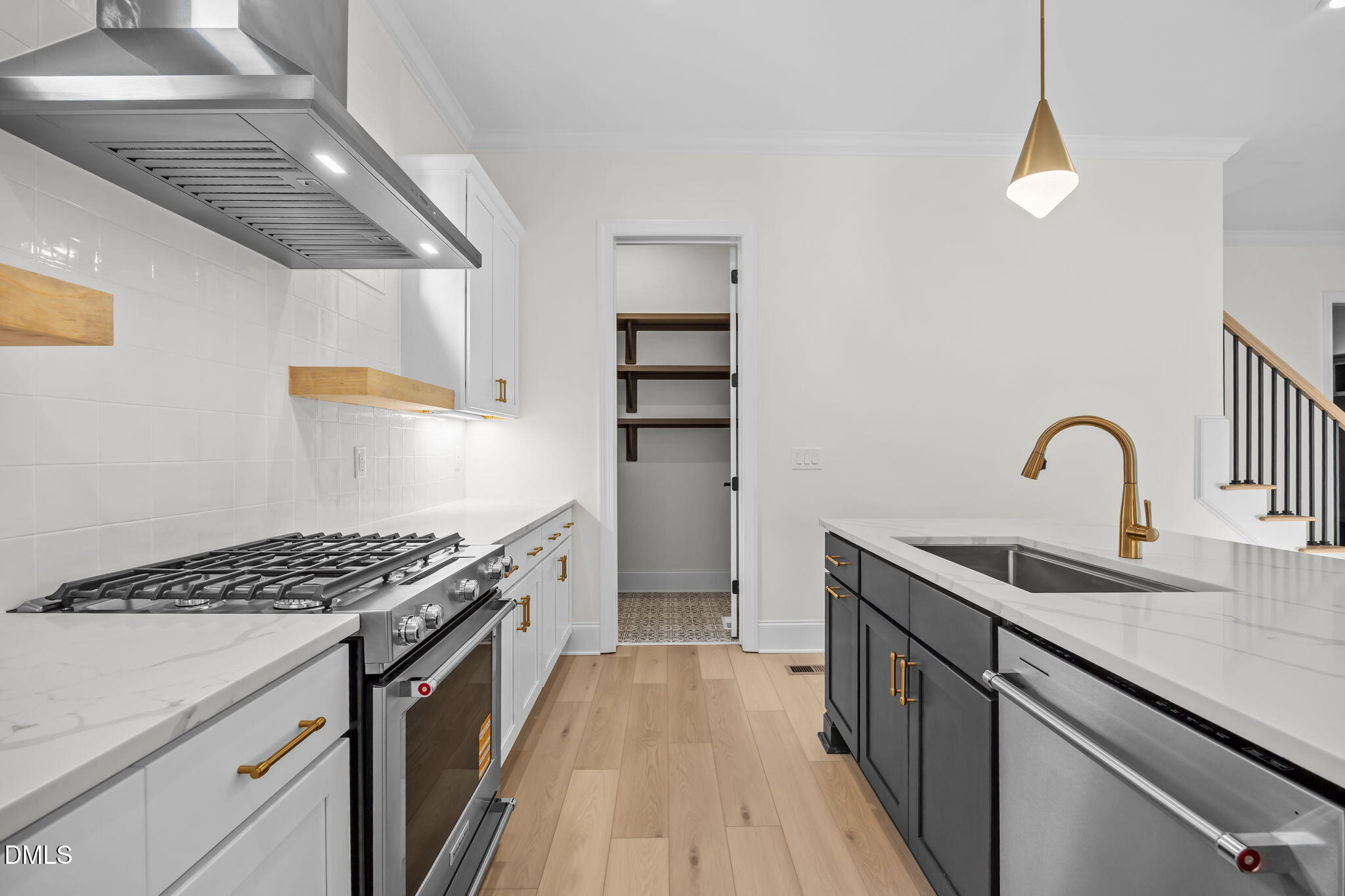 3817 Coach Lantern Avenue