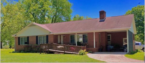 Single Family Residence in Boydton VA 1114 Jefferson Street.jpg