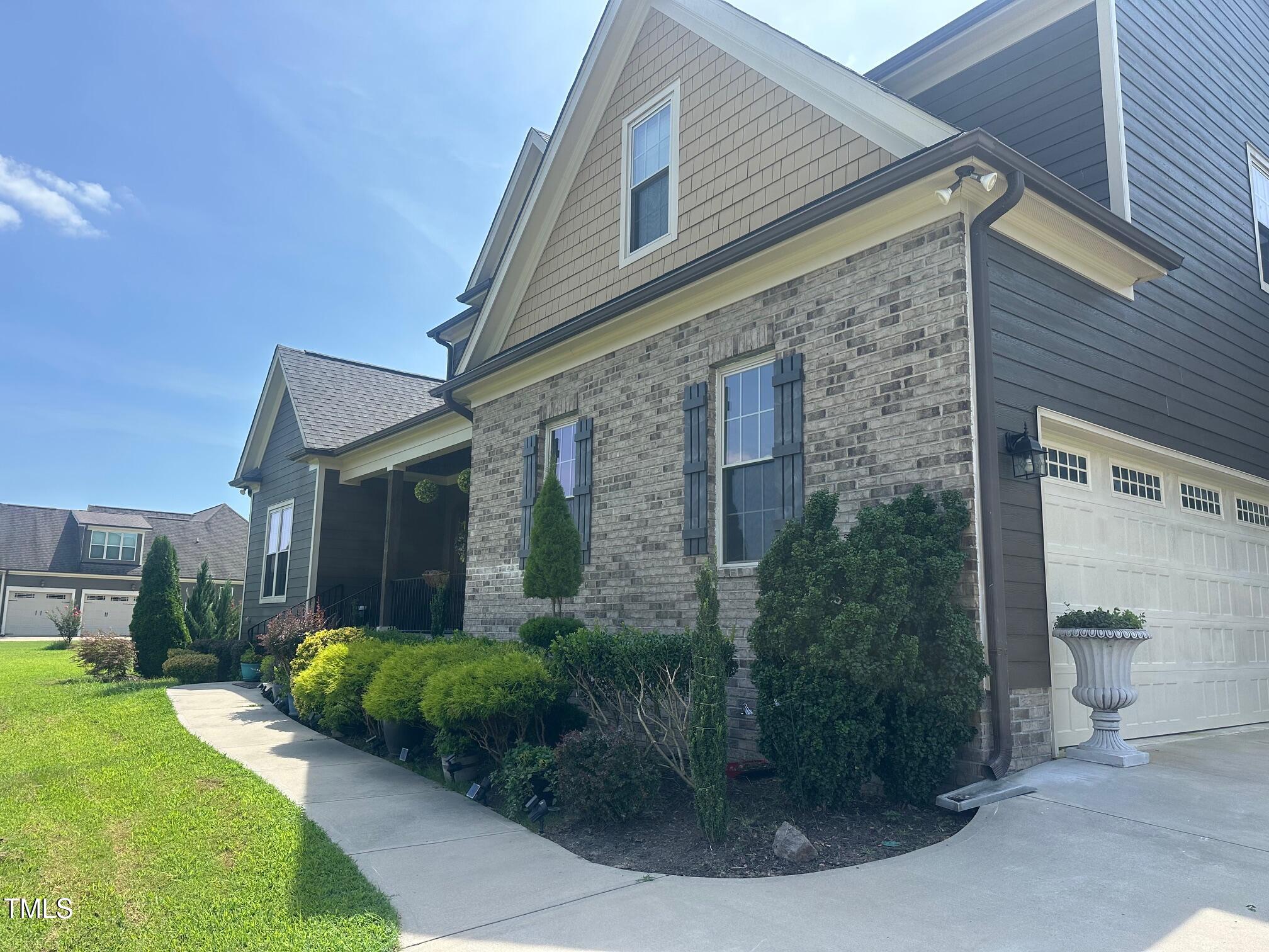 1612 Font Hills Lane
